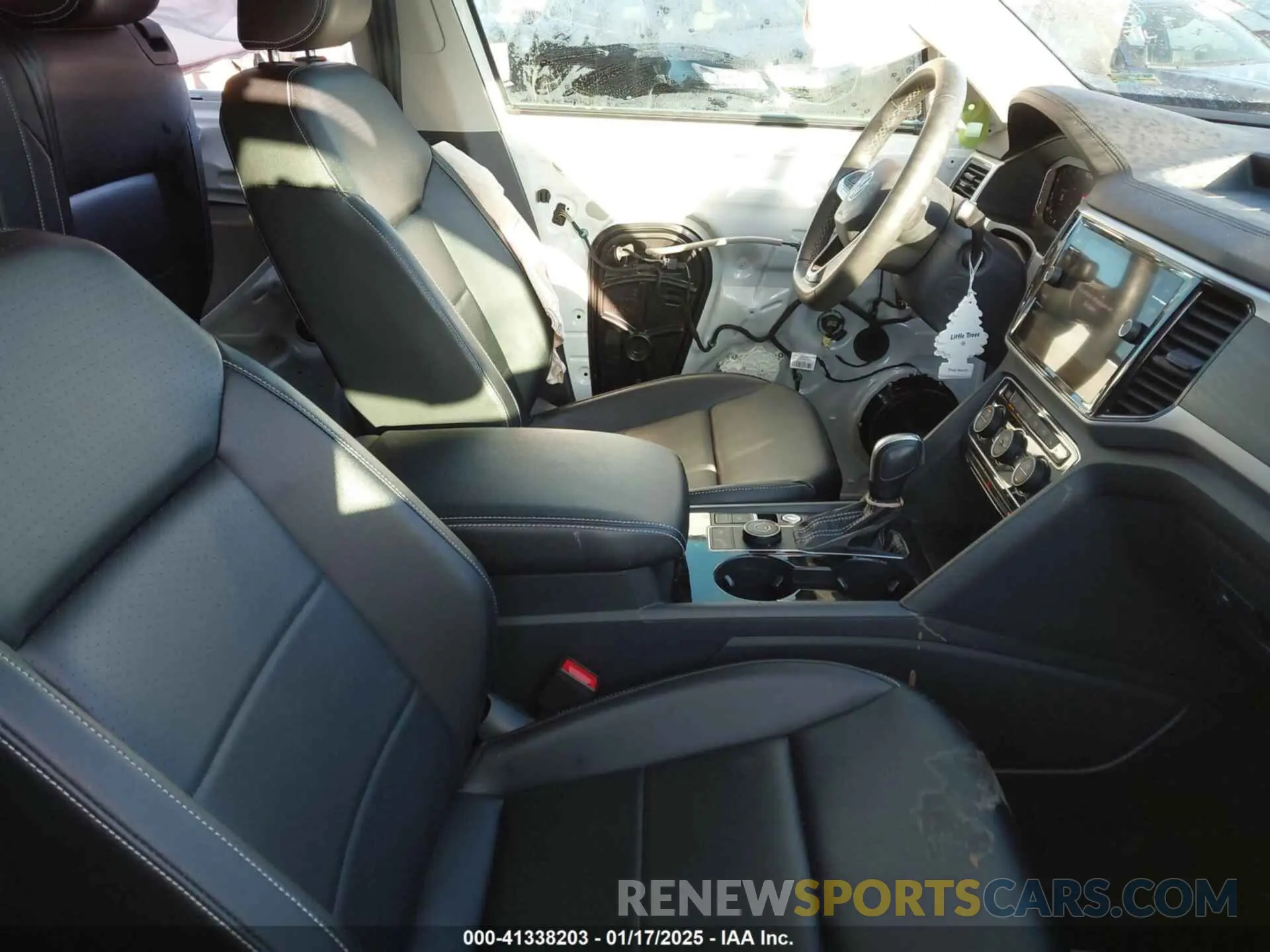 5 Photograph of a damaged car 1V2KR2CA2NC546401 VOLKSWAGEN ATLAS 2022