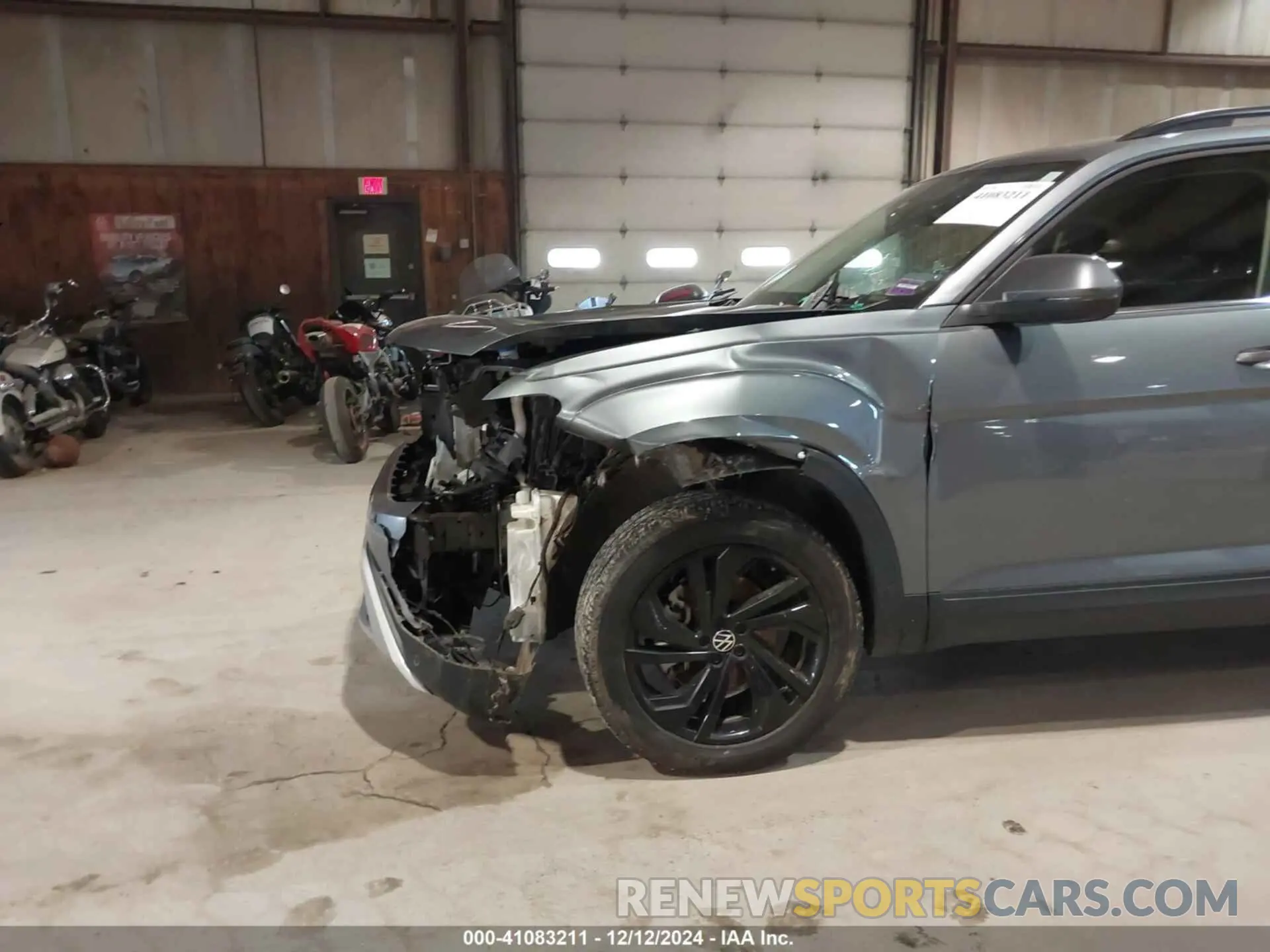 18 Photograph of a damaged car 1V2KR2CA2NC549881 VOLKSWAGEN ATLAS 2022