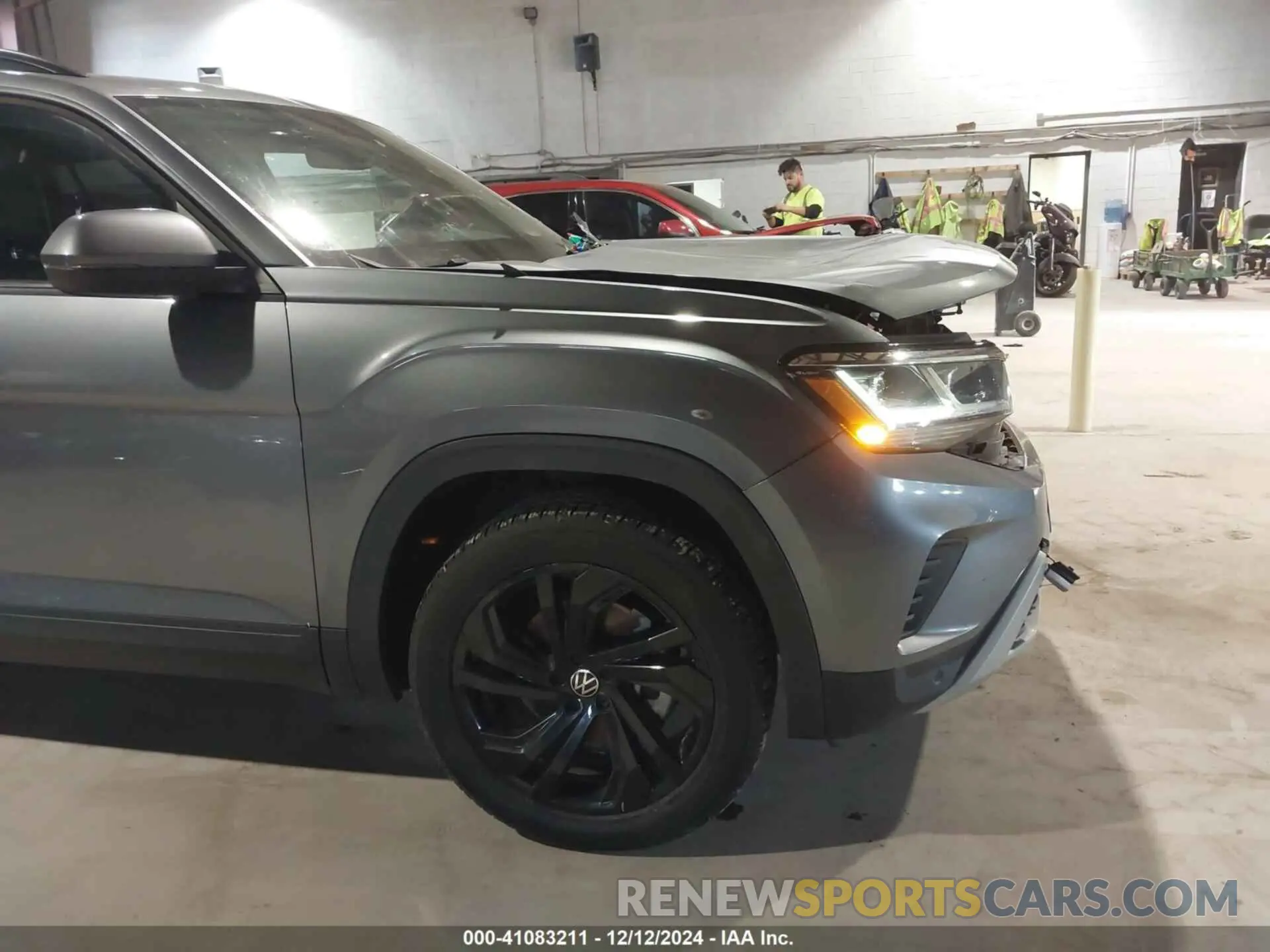 19 Photograph of a damaged car 1V2KR2CA2NC549881 VOLKSWAGEN ATLAS 2022