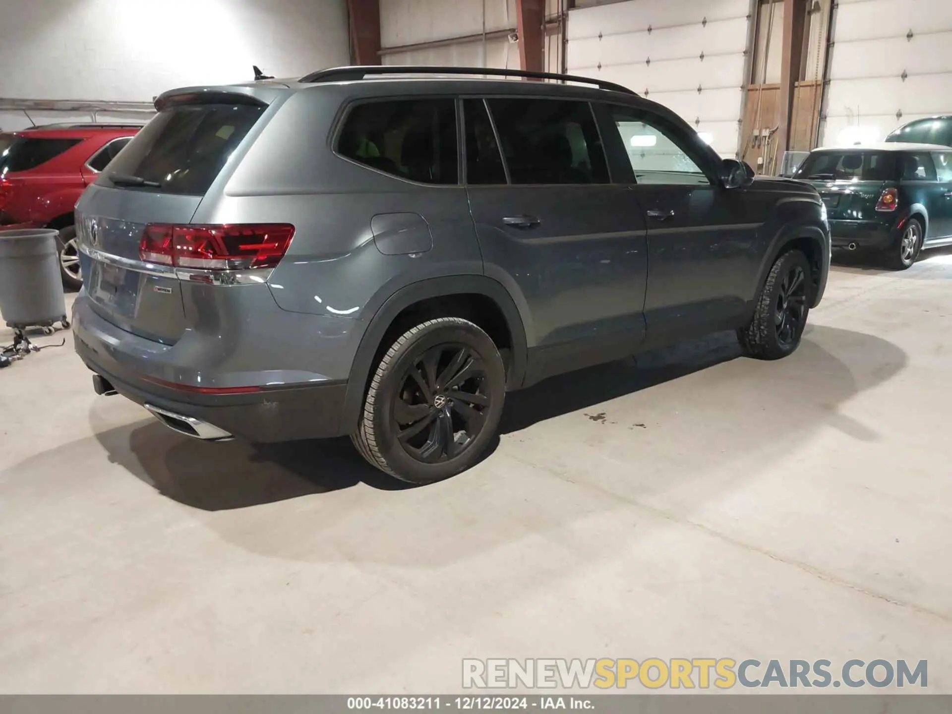 4 Photograph of a damaged car 1V2KR2CA2NC549881 VOLKSWAGEN ATLAS 2022