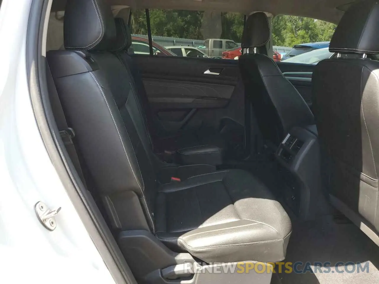 11 Photograph of a damaged car 1V2KR2CA2NC553123 VOLKSWAGEN ATLAS 2022