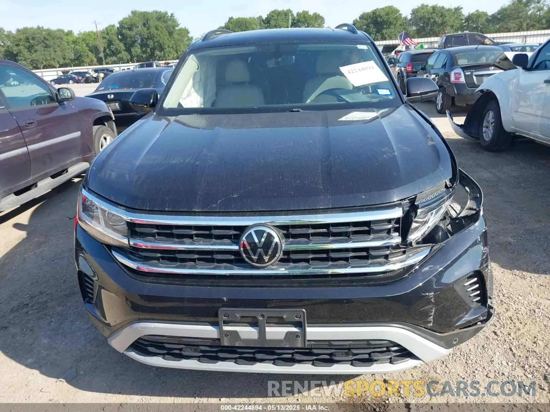 12 Photograph of a damaged car 1V2KR2CA6NC532226 VOLKSWAGEN ATLAS 2022