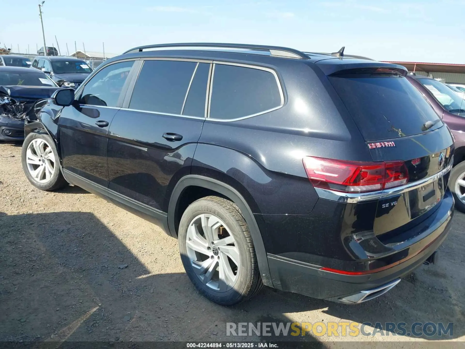 3 Photograph of a damaged car 1V2KR2CA6NC532226 VOLKSWAGEN ATLAS 2022