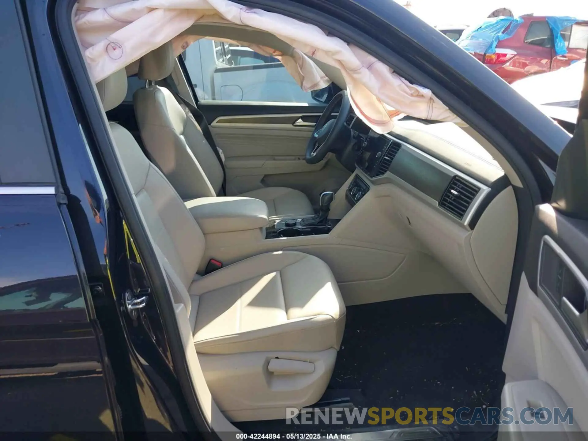 5 Photograph of a damaged car 1V2KR2CA6NC532226 VOLKSWAGEN ATLAS 2022