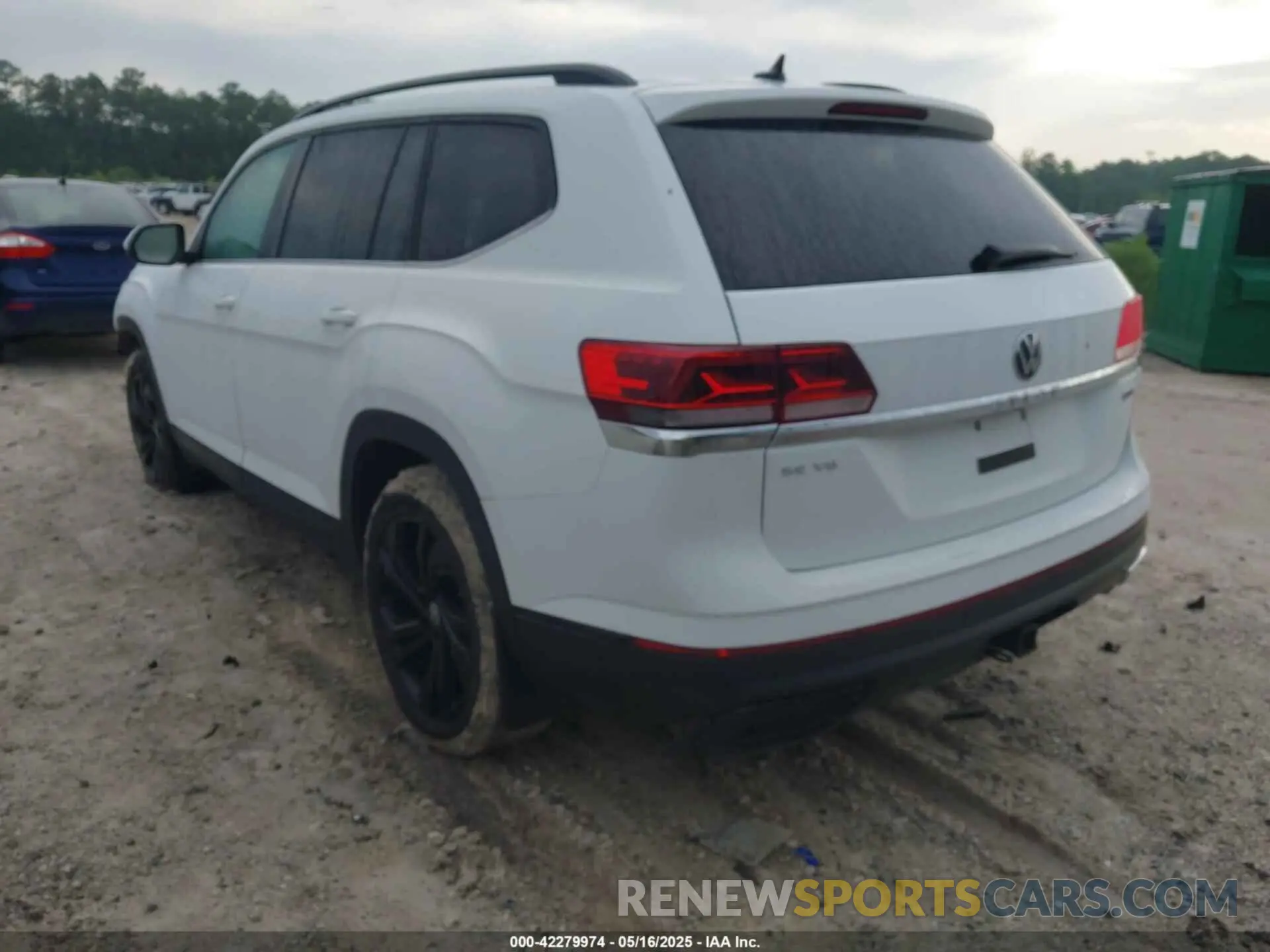 3 Photograph of a damaged car 1V2KR2CA6NC565419 VOLKSWAGEN ATLAS 2022