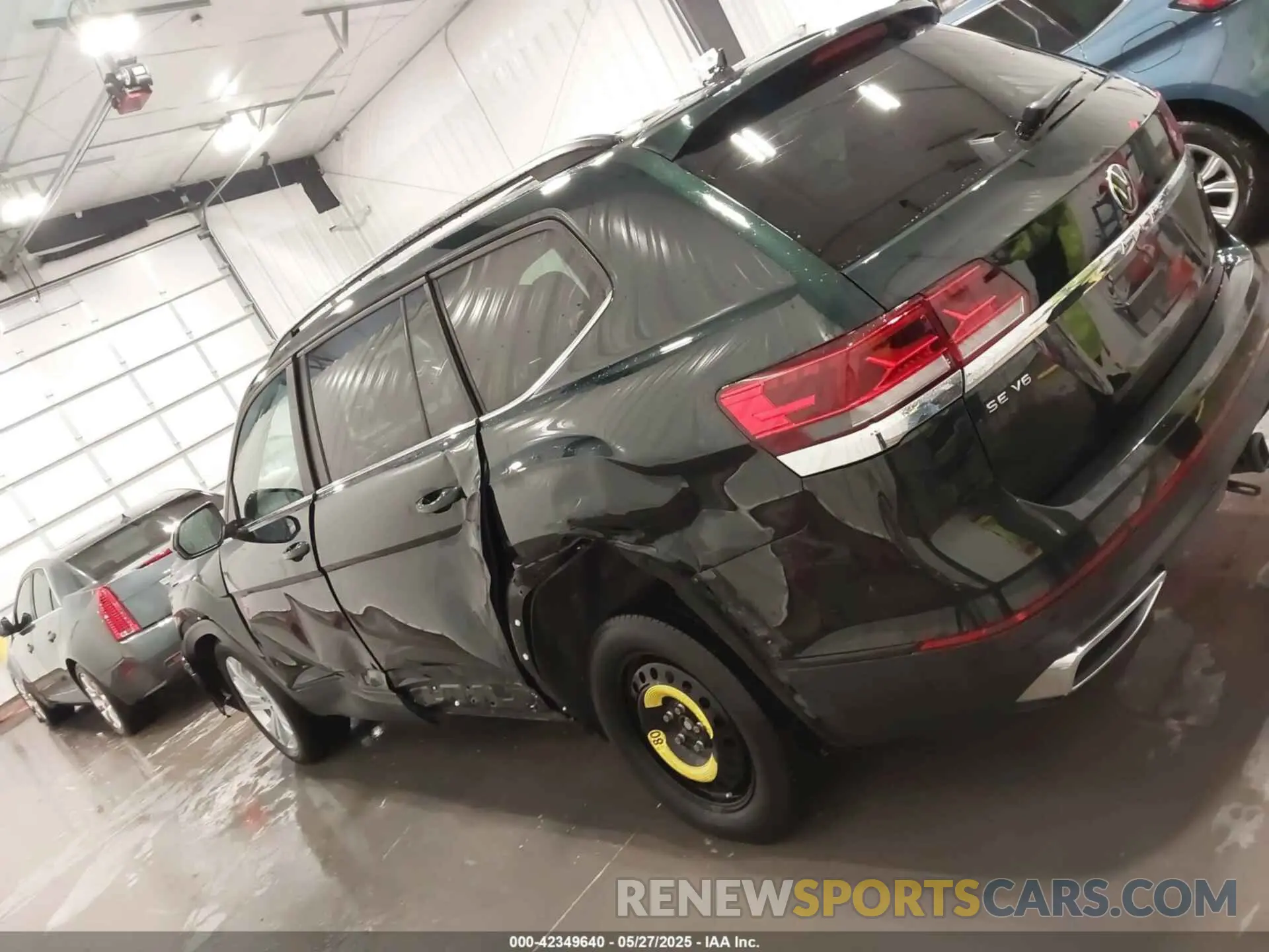 15 Photograph of a damaged car 1V2KR2CA7NC511594 VOLKSWAGEN ATLAS 2022