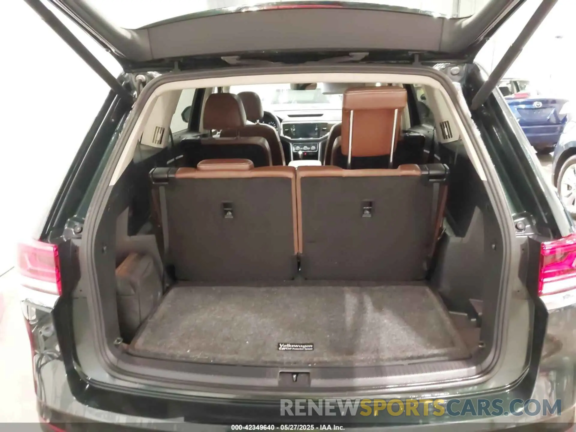 18 Photograph of a damaged car 1V2KR2CA7NC511594 VOLKSWAGEN ATLAS 2022