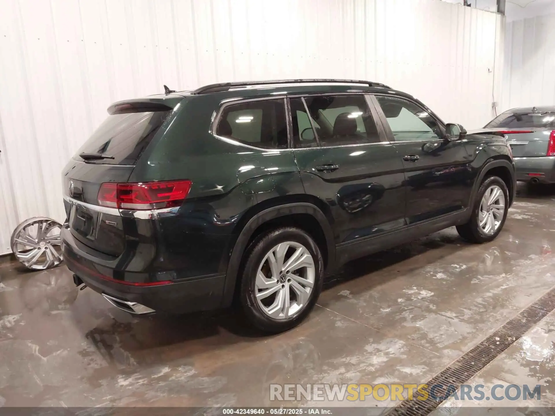 4 Photograph of a damaged car 1V2KR2CA7NC511594 VOLKSWAGEN ATLAS 2022