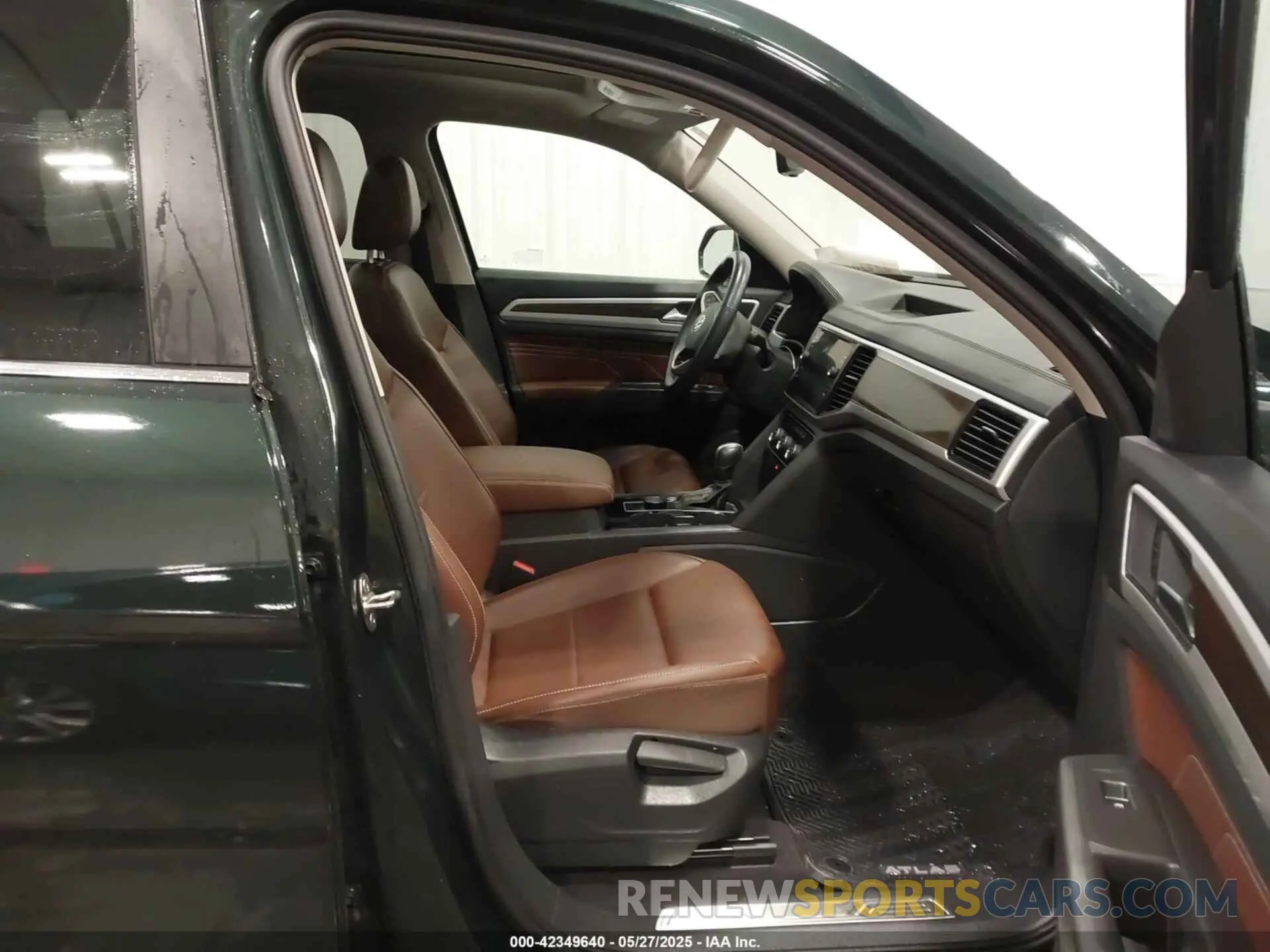 5 Photograph of a damaged car 1V2KR2CA7NC511594 VOLKSWAGEN ATLAS 2022