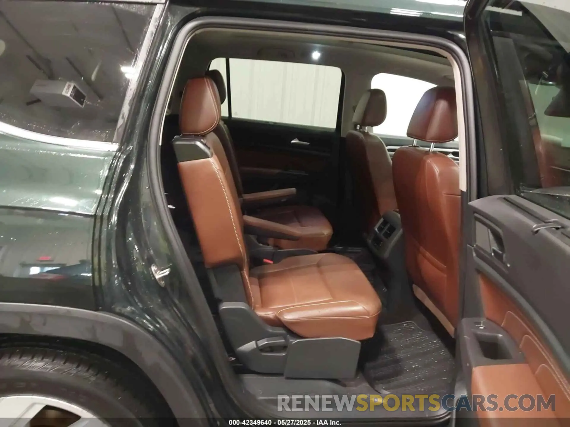 8 Photograph of a damaged car 1V2KR2CA7NC511594 VOLKSWAGEN ATLAS 2022
