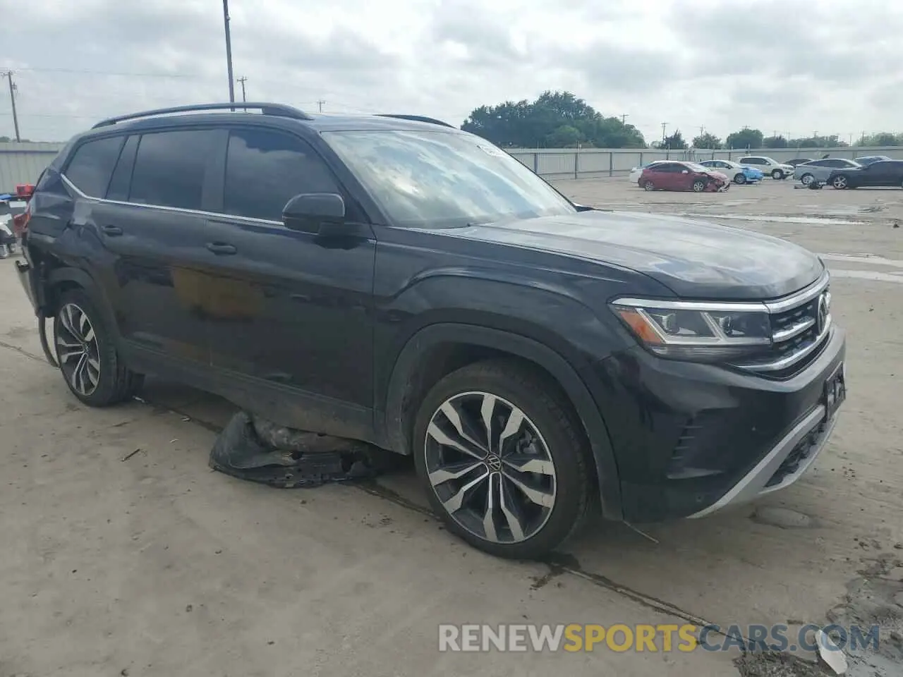 4 Photograph of a damaged car 1V2KR2CA8NC558035 VOLKSWAGEN ATLAS 2022