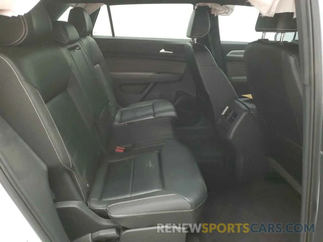 11 Photograph of a damaged car 1V2LC2CAXNC227494 VOLKSWAGEN ATLAS 2022