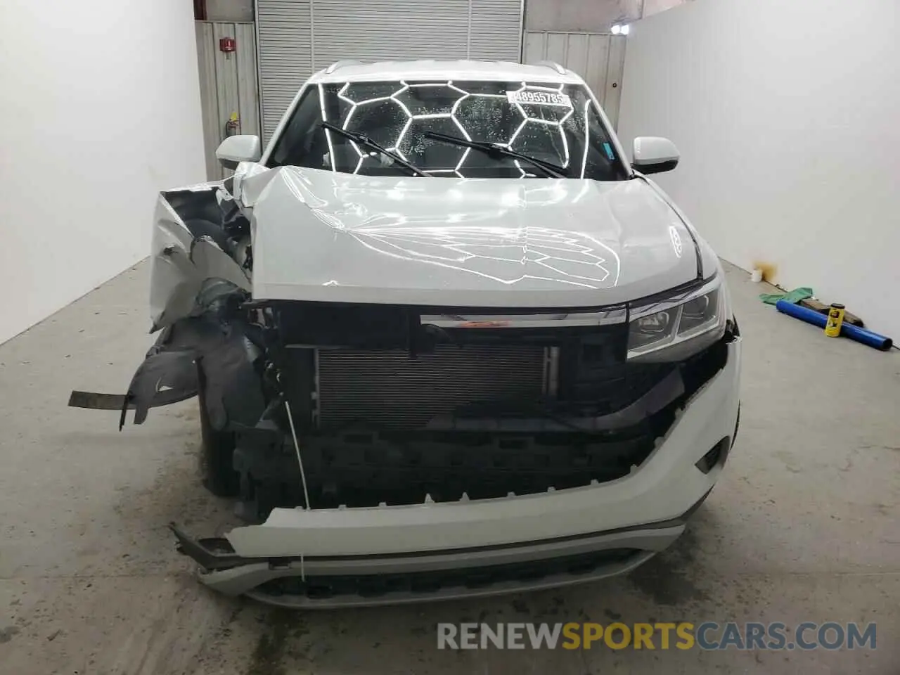 5 Photograph of a damaged car 1V2LC2CAXNC227494 VOLKSWAGEN ATLAS 2022