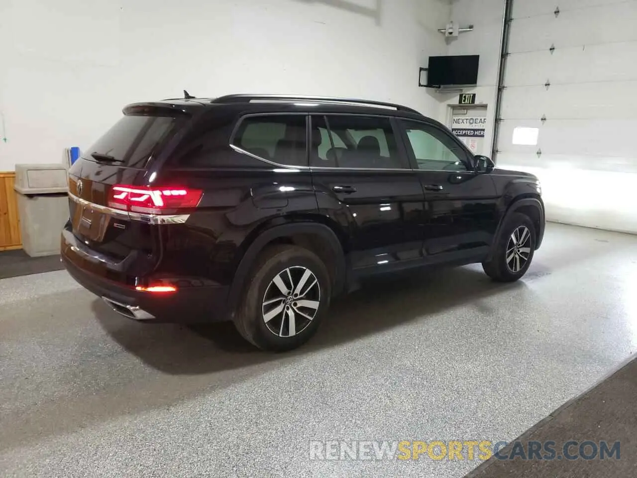 3 Photograph of a damaged car 1V2LP2CA0NC505050 VOLKSWAGEN ATLAS 2022