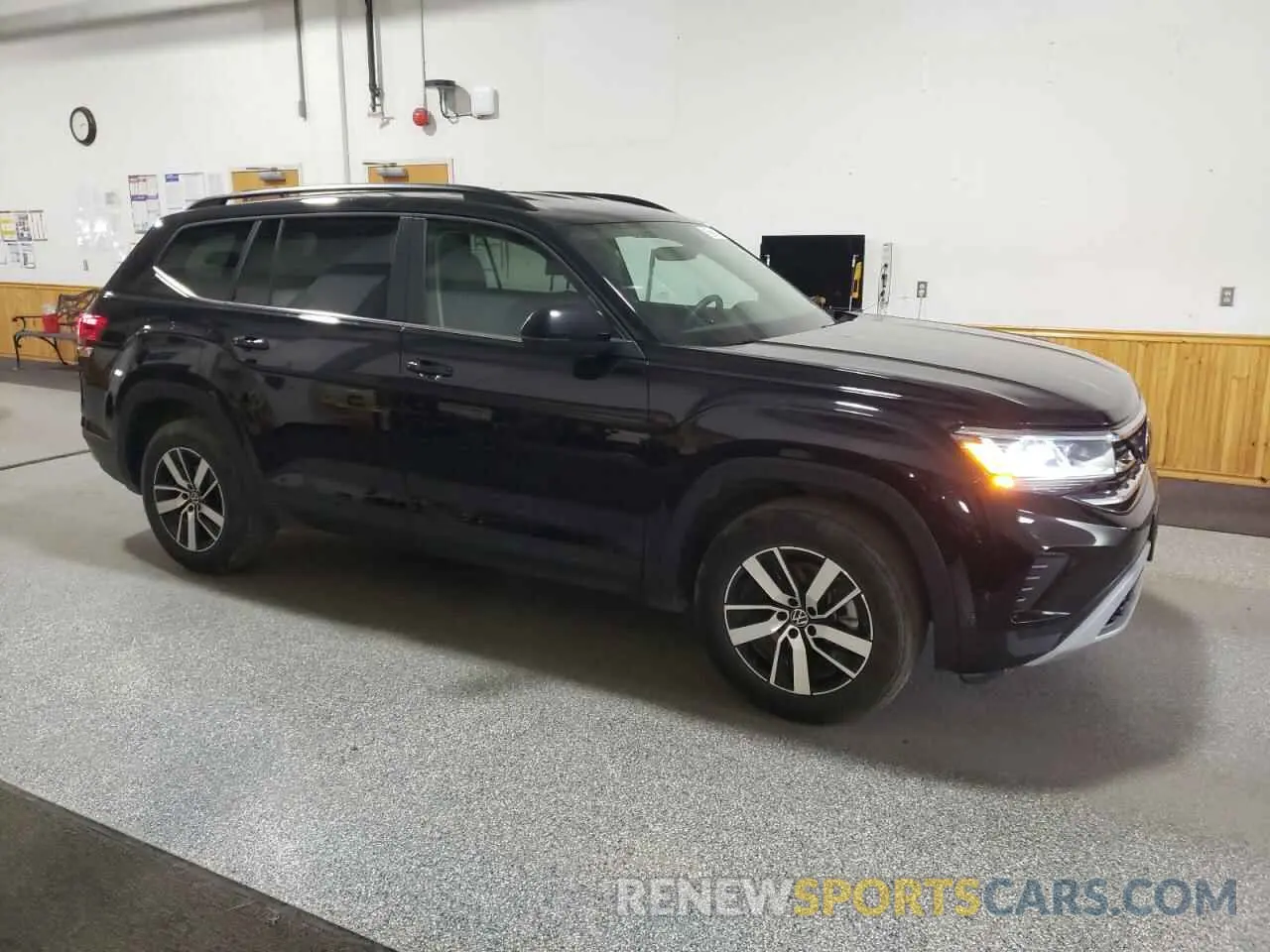 4 Photograph of a damaged car 1V2LP2CA0NC505050 VOLKSWAGEN ATLAS 2022