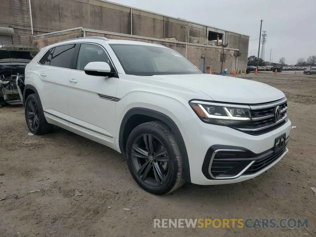 4 Photograph of a damaged car 1V2SC2CA3NC220835 VOLKSWAGEN ATLAS 2022