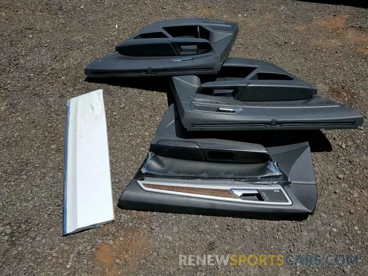13 Photograph of a damaged car 1V2SC2CA4NC217331 VOLKSWAGEN ATLAS 2022