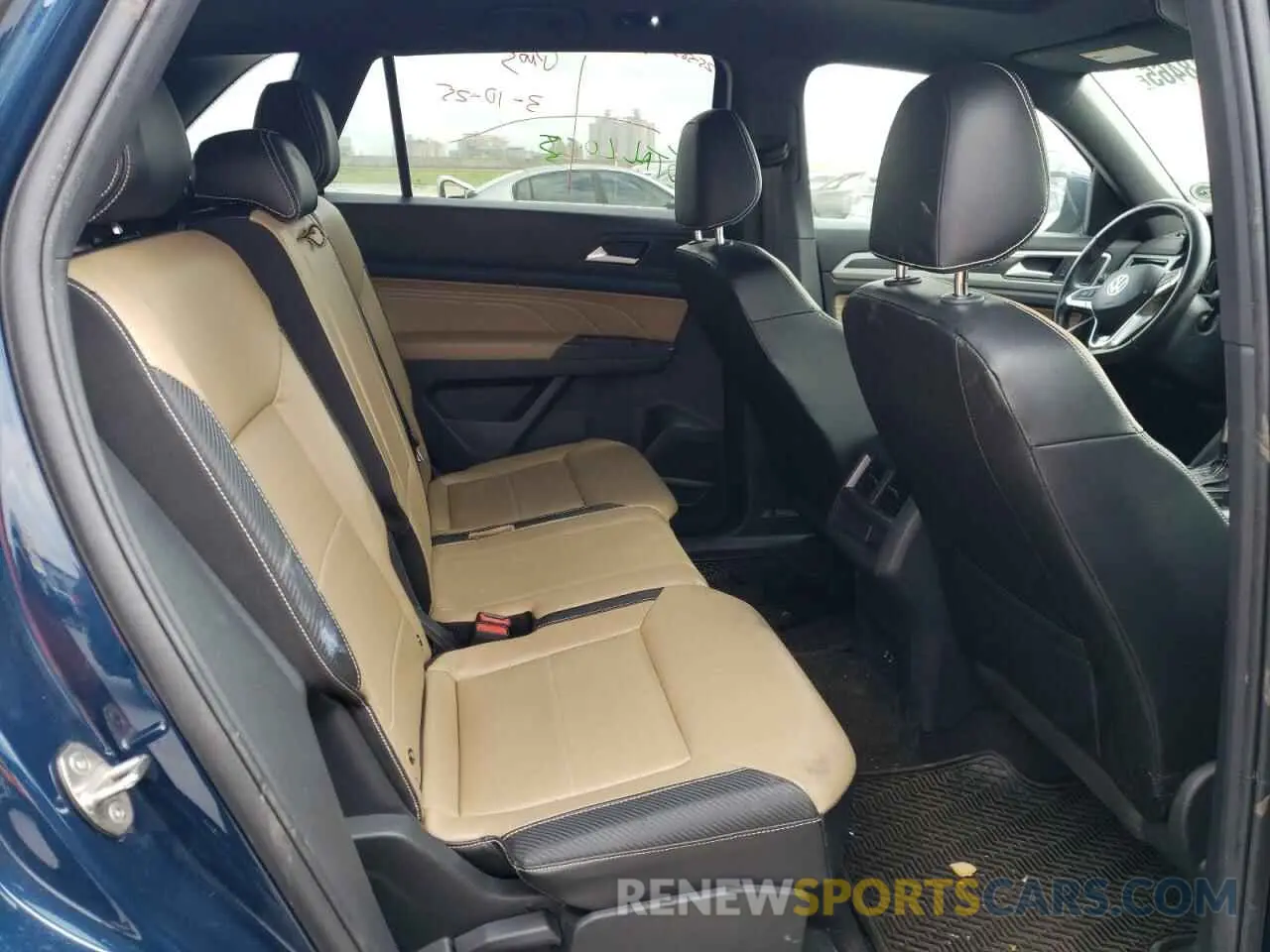11 Photograph of a damaged car 1V2SE2CAXNC217098 VOLKSWAGEN ATLAS 2022