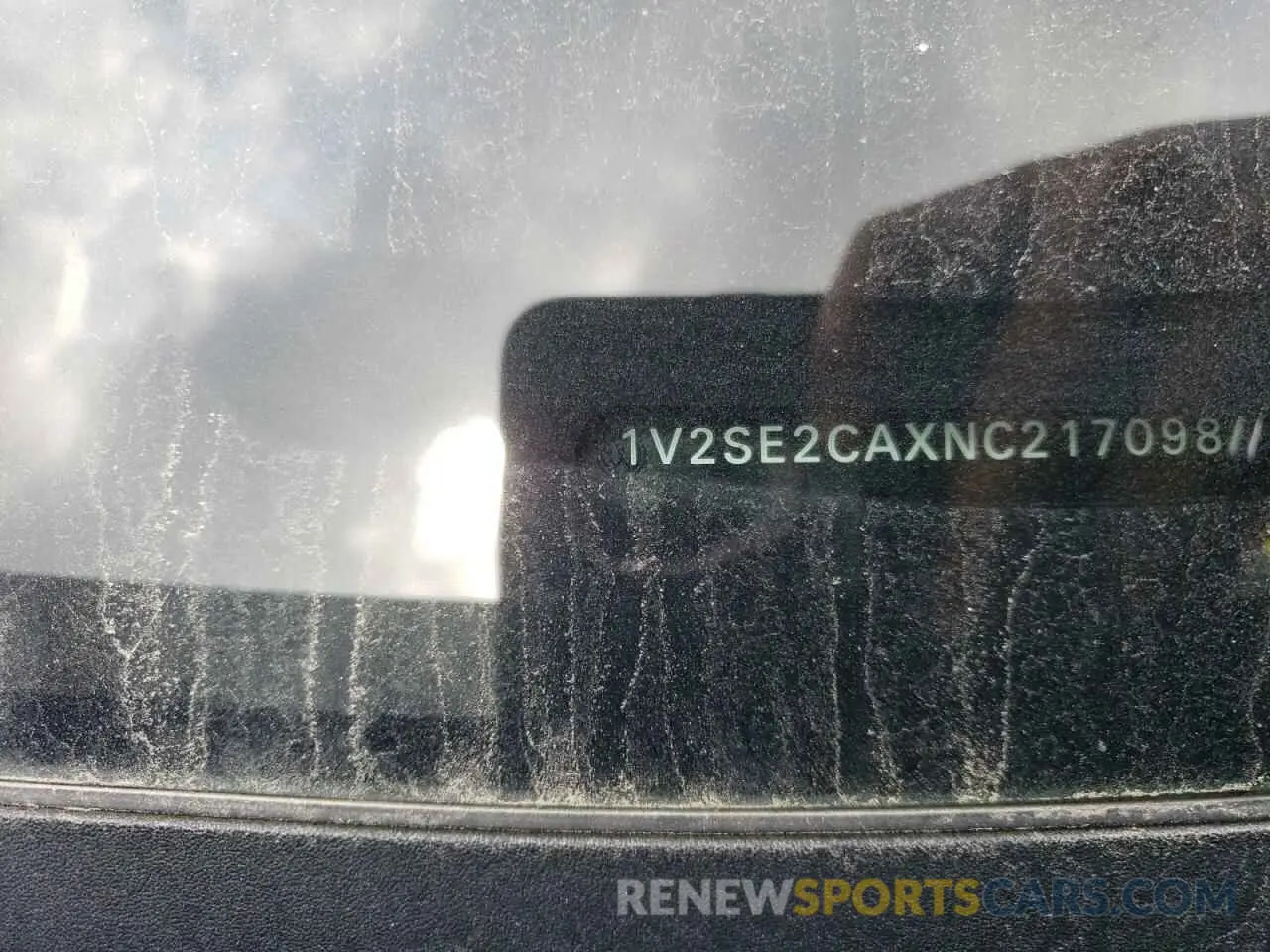 16 Photograph of a damaged car 1V2SE2CAXNC217098 VOLKSWAGEN ATLAS 2022