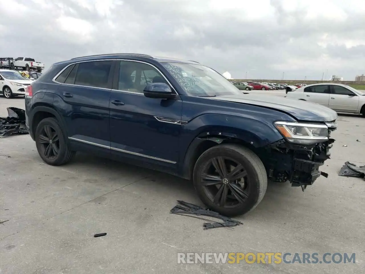 4 Photograph of a damaged car 1V2SE2CAXNC217098 VOLKSWAGEN ATLAS 2022