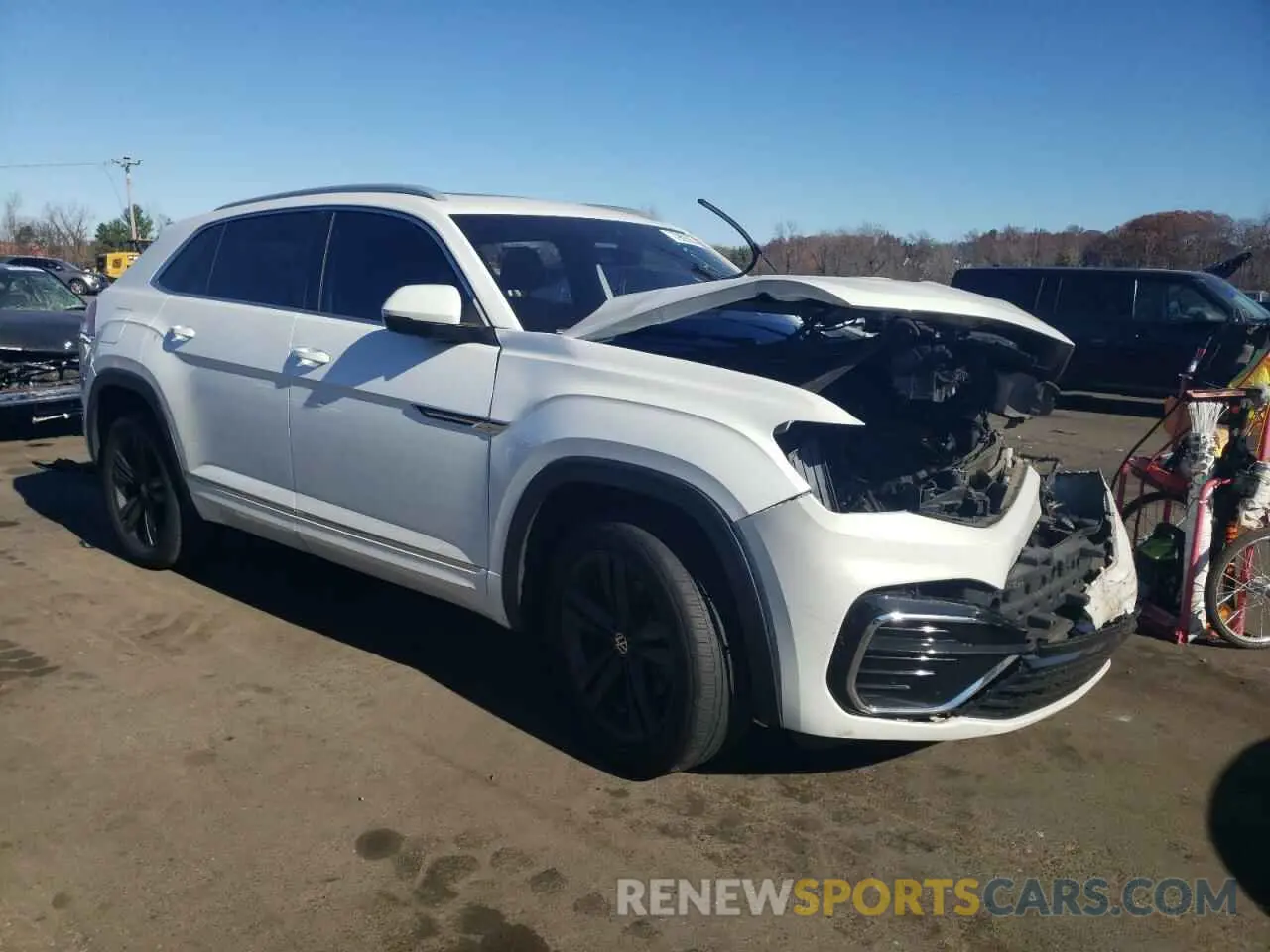 4 Photograph of a damaged car 1V2SE2CAXNC222396 VOLKSWAGEN ATLAS 2022