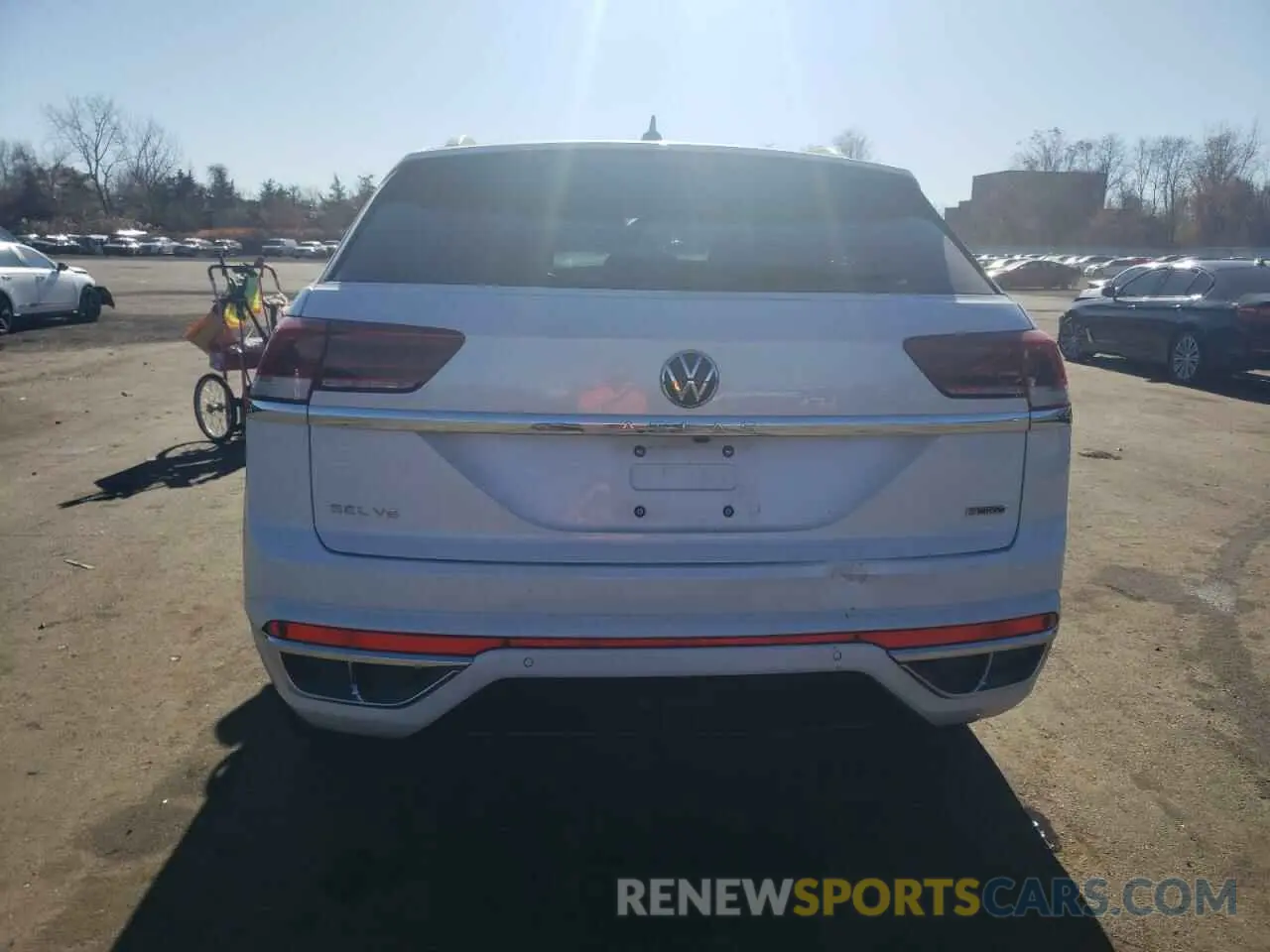 6 Photograph of a damaged car 1V2SE2CAXNC222396 VOLKSWAGEN ATLAS 2022
