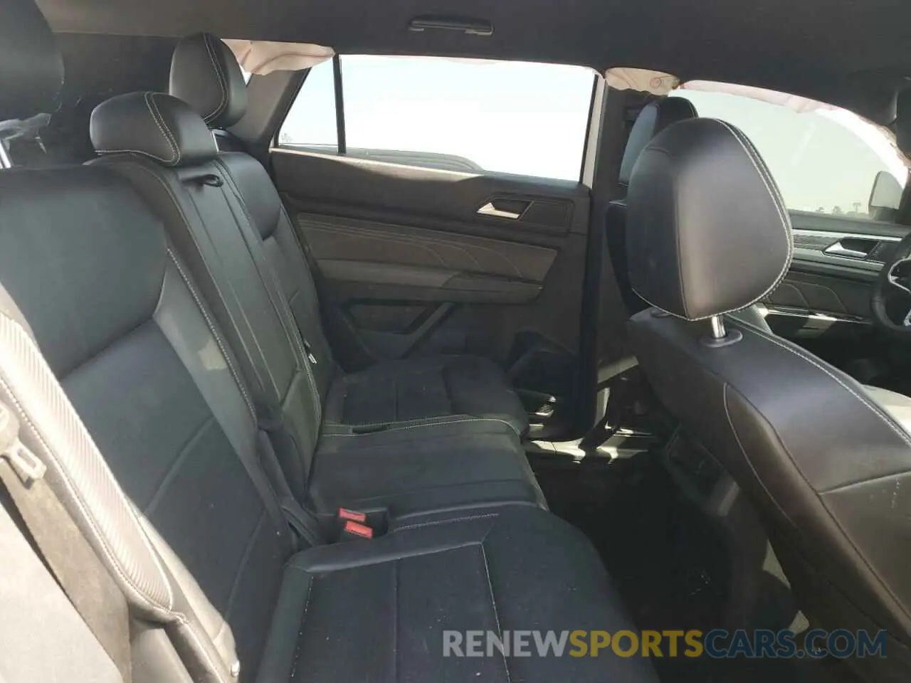 11 Photograph of a damaged car 1V2WE2CA2NC205111 VOLKSWAGEN ATLAS 2022