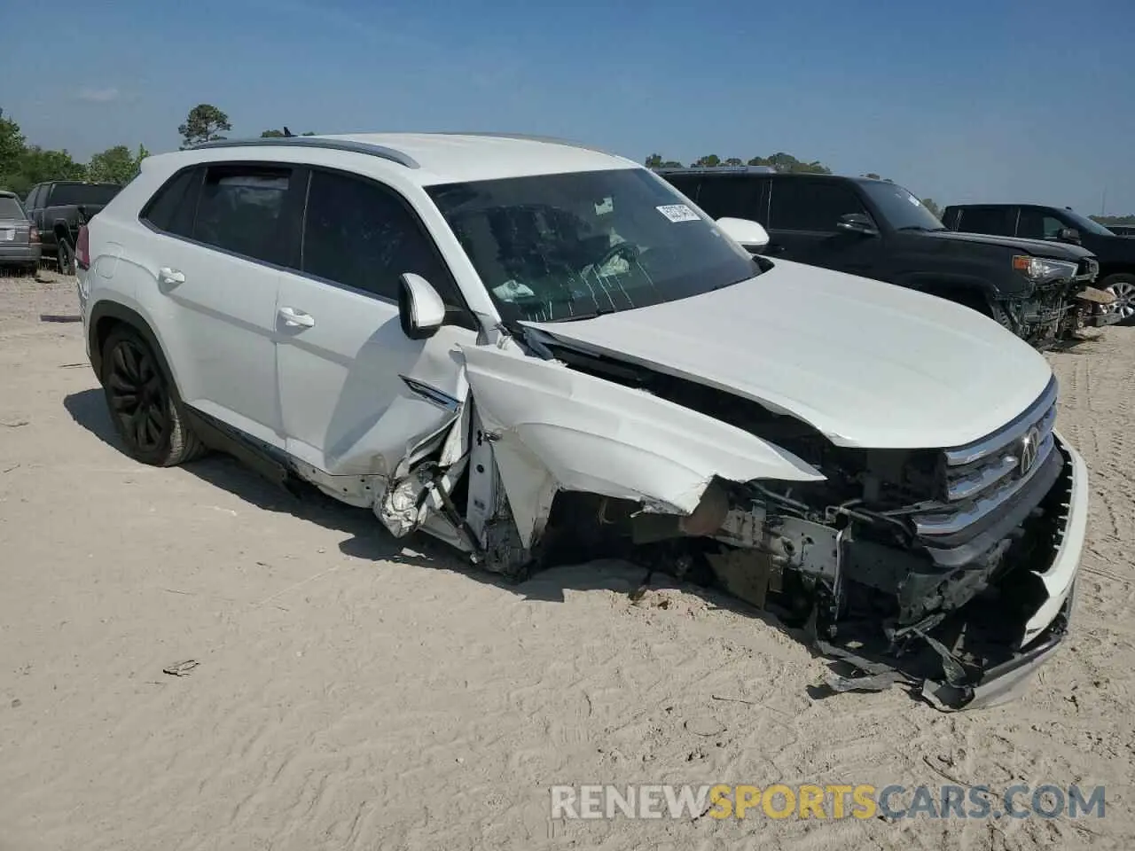4 Photograph of a damaged car 1V2WE2CA2NC205111 VOLKSWAGEN ATLAS 2022