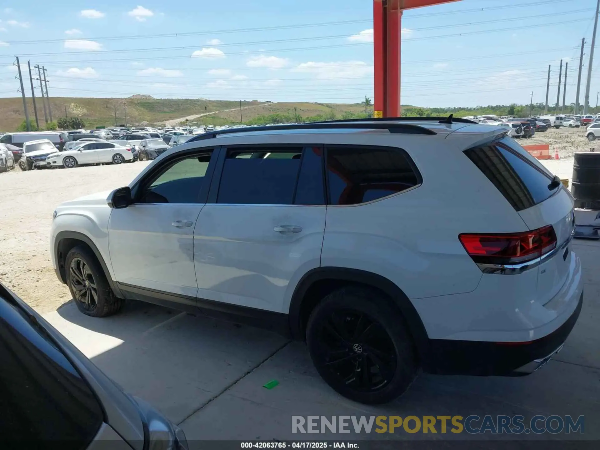 14 Photograph of a damaged car 1V2WP2CA0NC552690 VOLKSWAGEN ATLAS 2022
