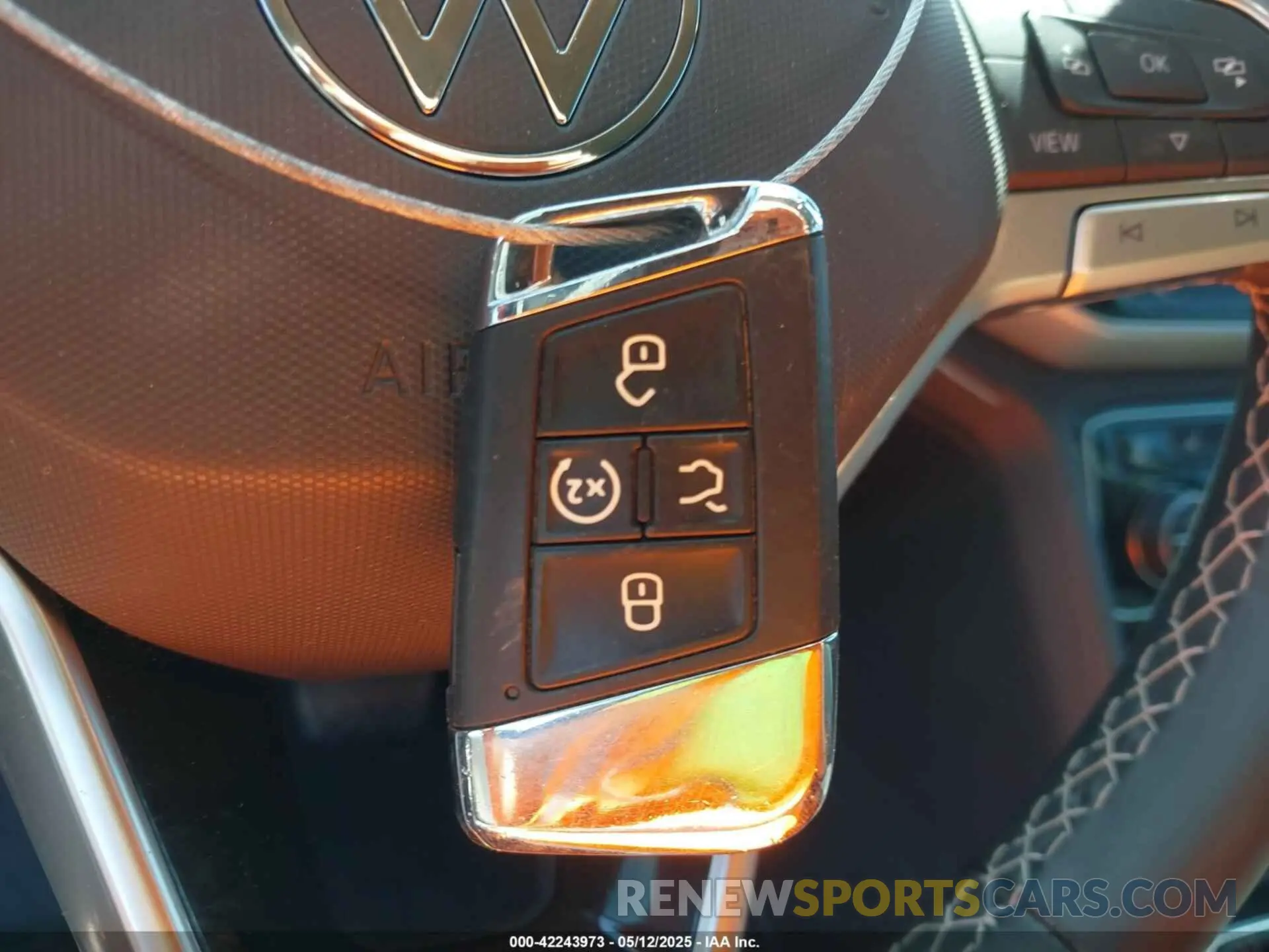 11 Photograph of a damaged car 1V2WP2CA2NC527645 VOLKSWAGEN ATLAS 2022