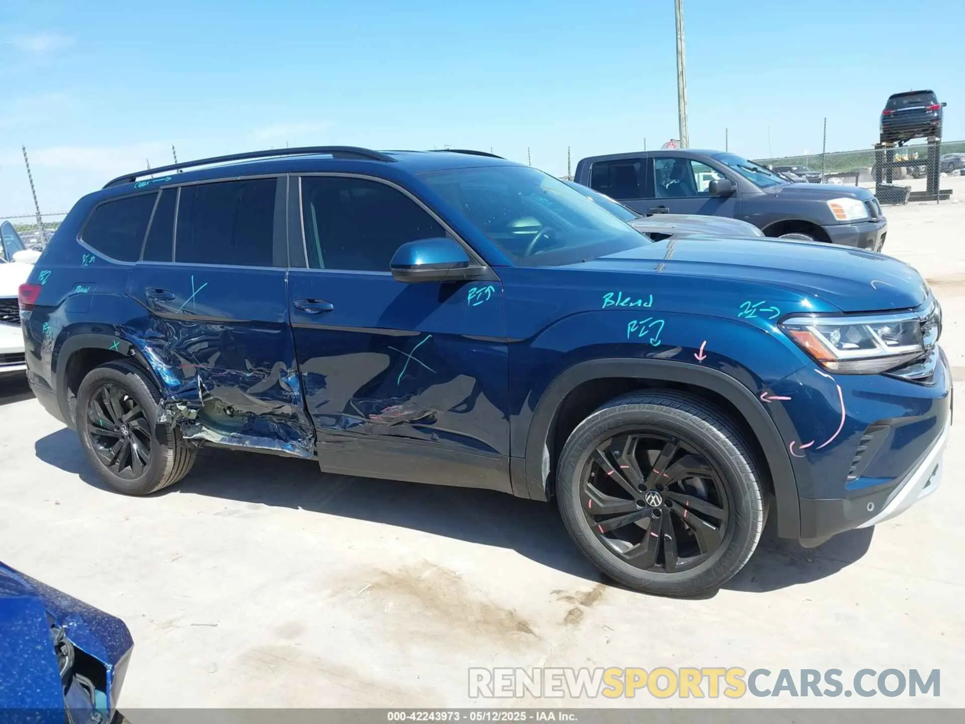 13 Photograph of a damaged car 1V2WP2CA2NC527645 VOLKSWAGEN ATLAS 2022