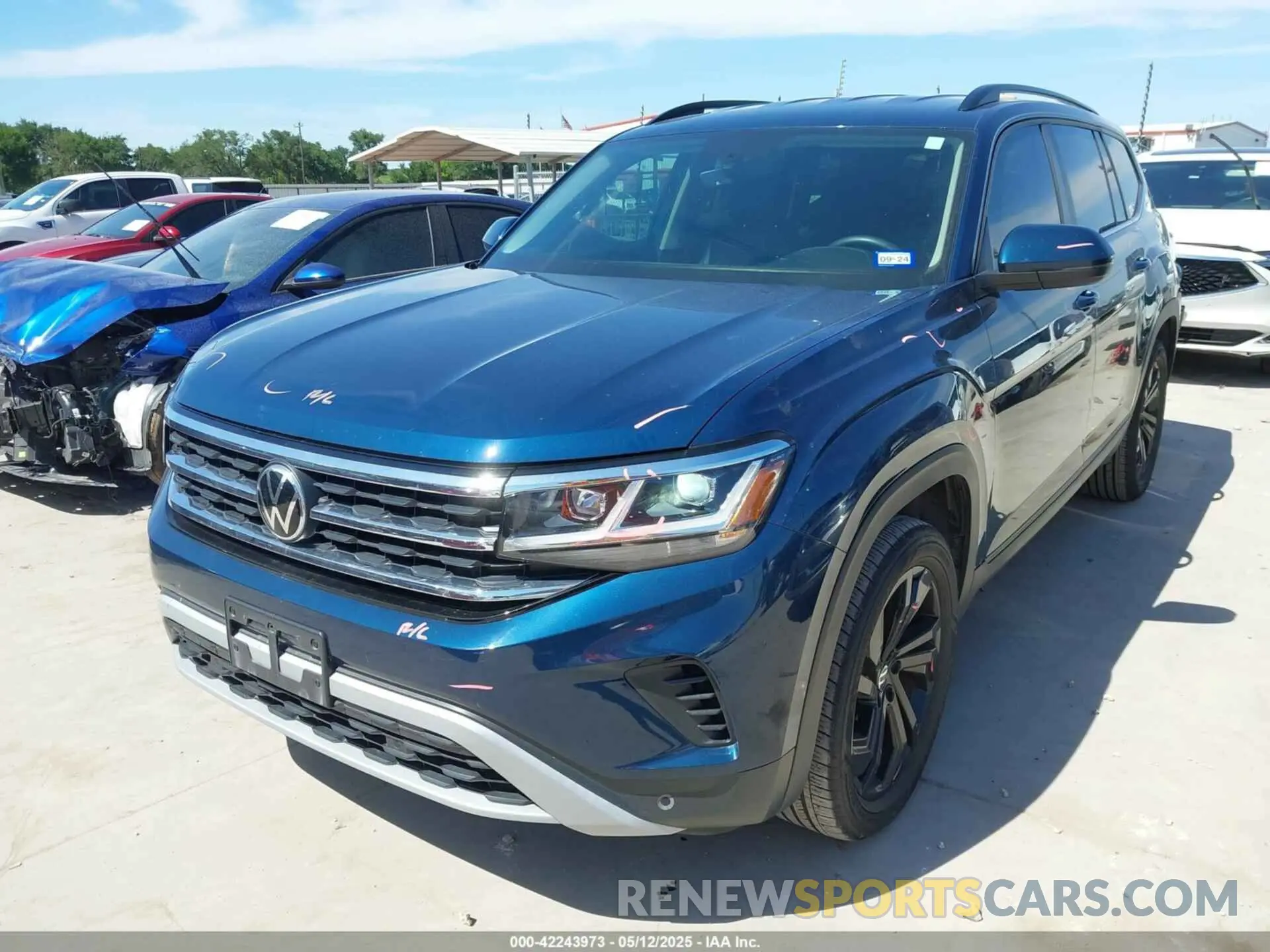 2 Photograph of a damaged car 1V2WP2CA2NC527645 VOLKSWAGEN ATLAS 2022
