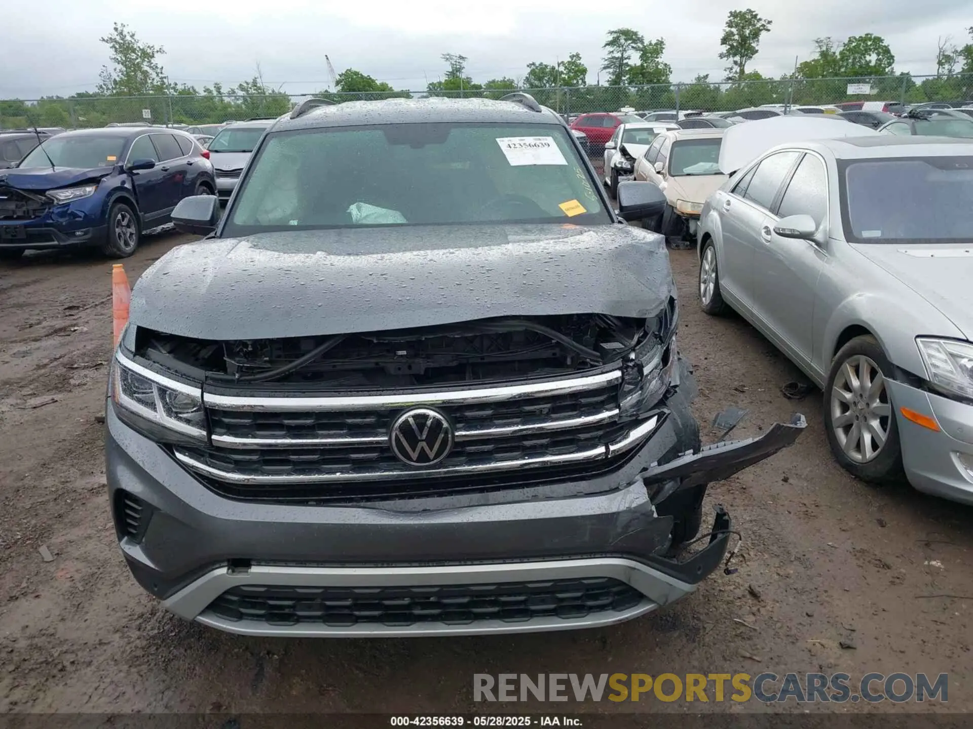 13 Photograph of a damaged car 1V2WP2CA7NC500151 VOLKSWAGEN ATLAS 2022