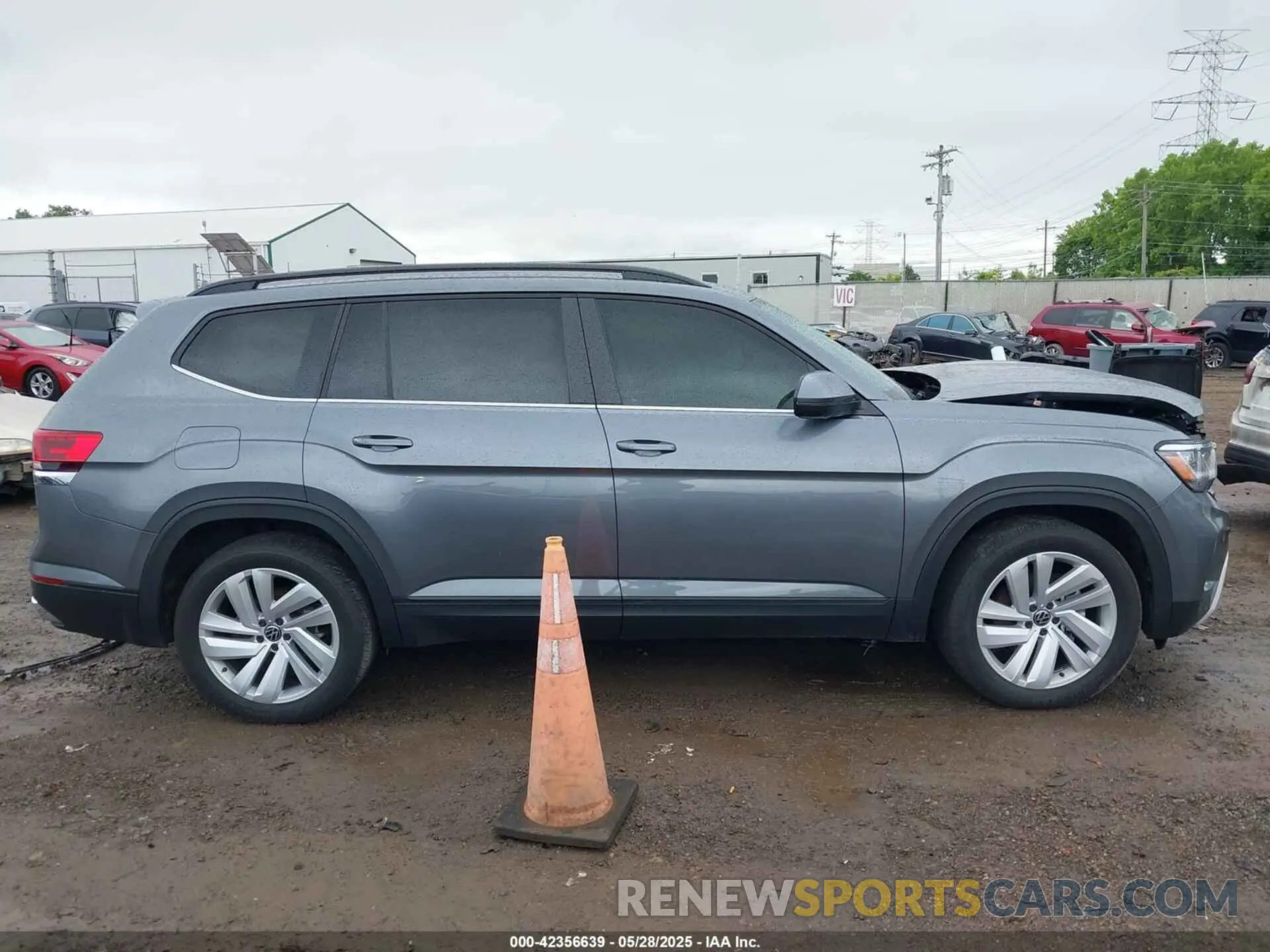 14 Photograph of a damaged car 1V2WP2CA7NC500151 VOLKSWAGEN ATLAS 2022