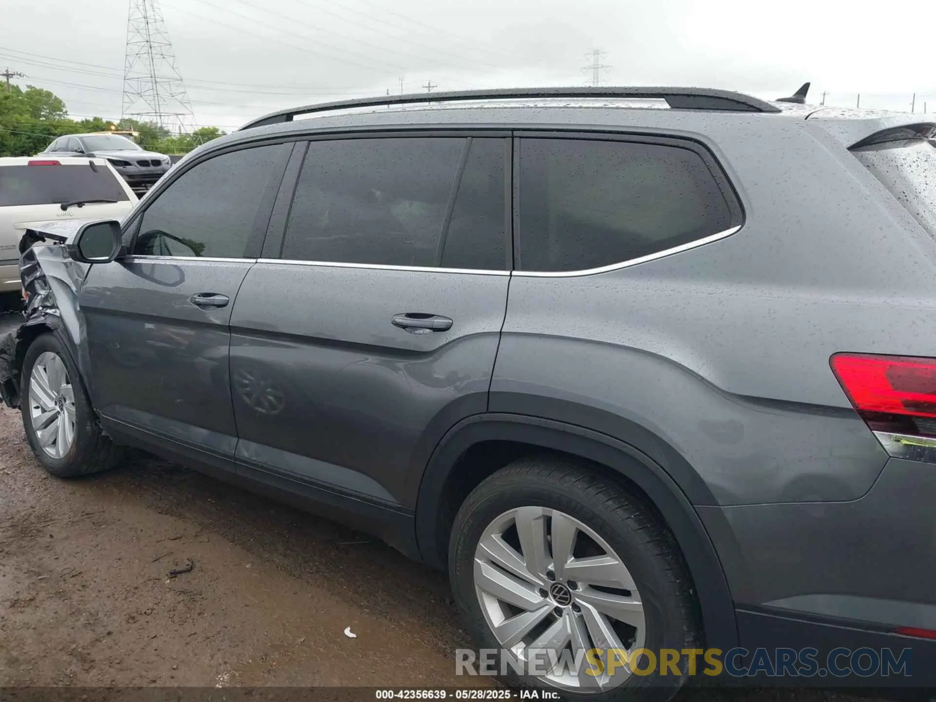 15 Photograph of a damaged car 1V2WP2CA7NC500151 VOLKSWAGEN ATLAS 2022