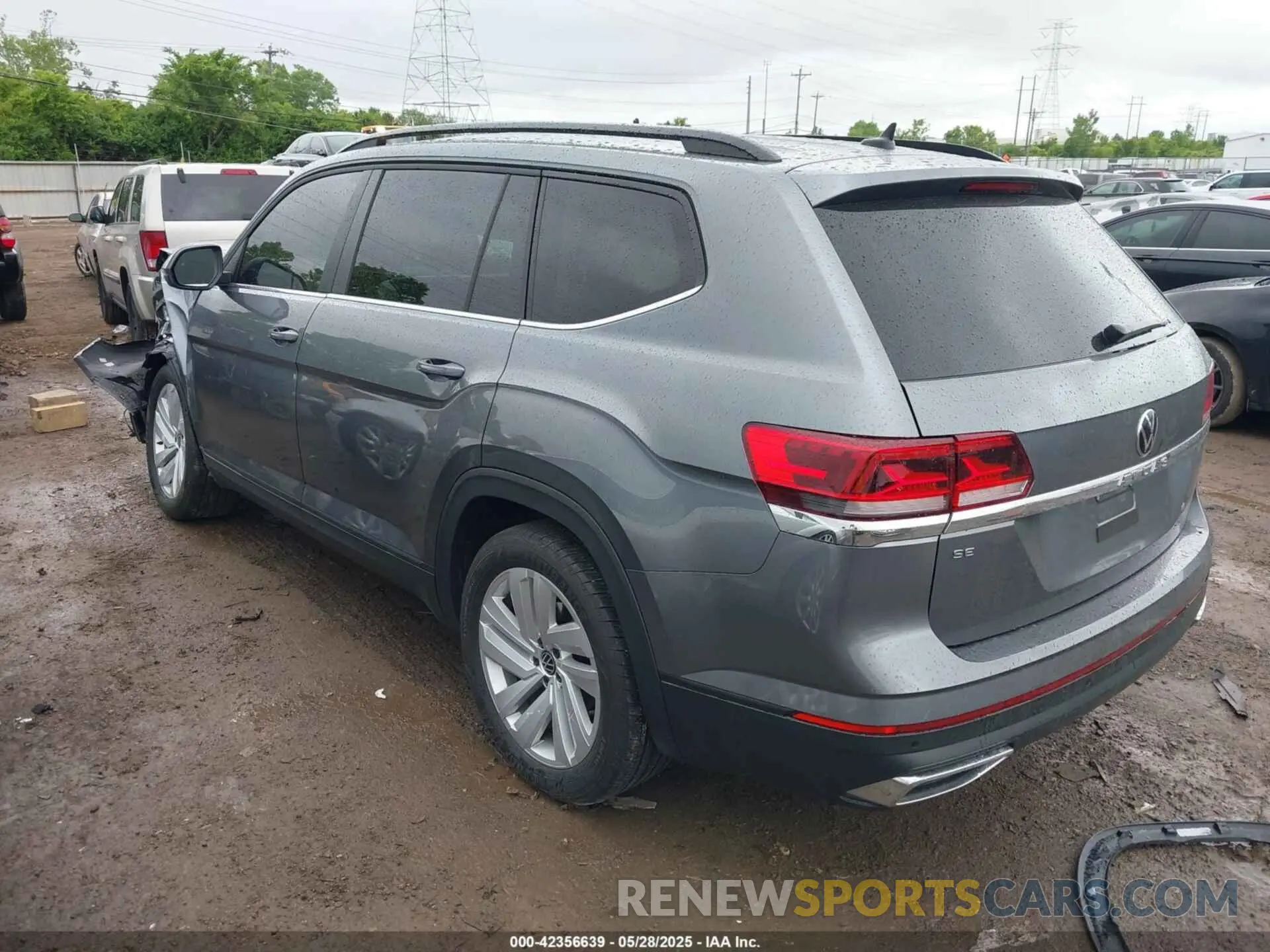 3 Photograph of a damaged car 1V2WP2CA7NC500151 VOLKSWAGEN ATLAS 2022