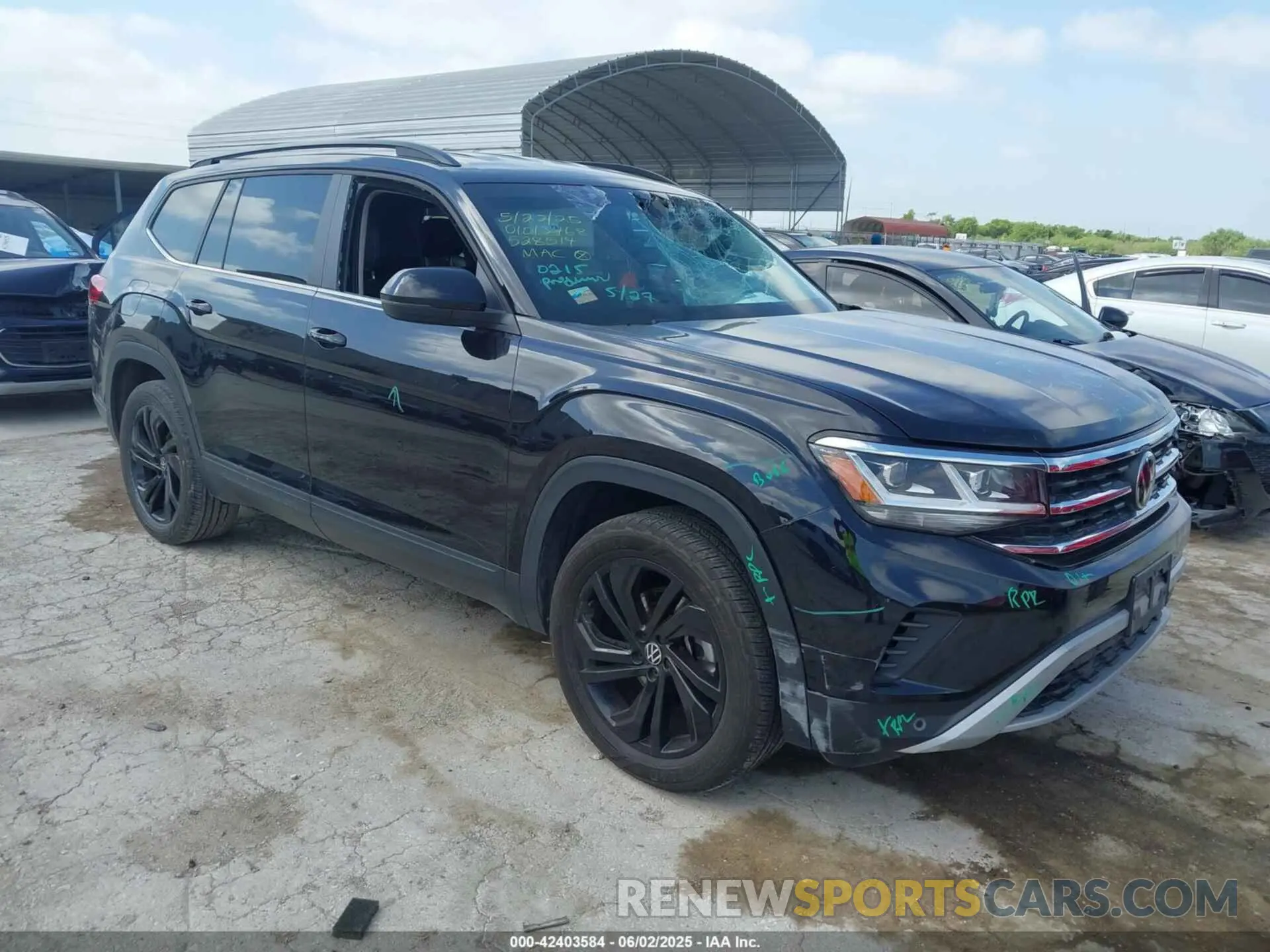 1 Photograph of a damaged car 1V2WR2CA0NC528514 VOLKSWAGEN ATLAS 2022