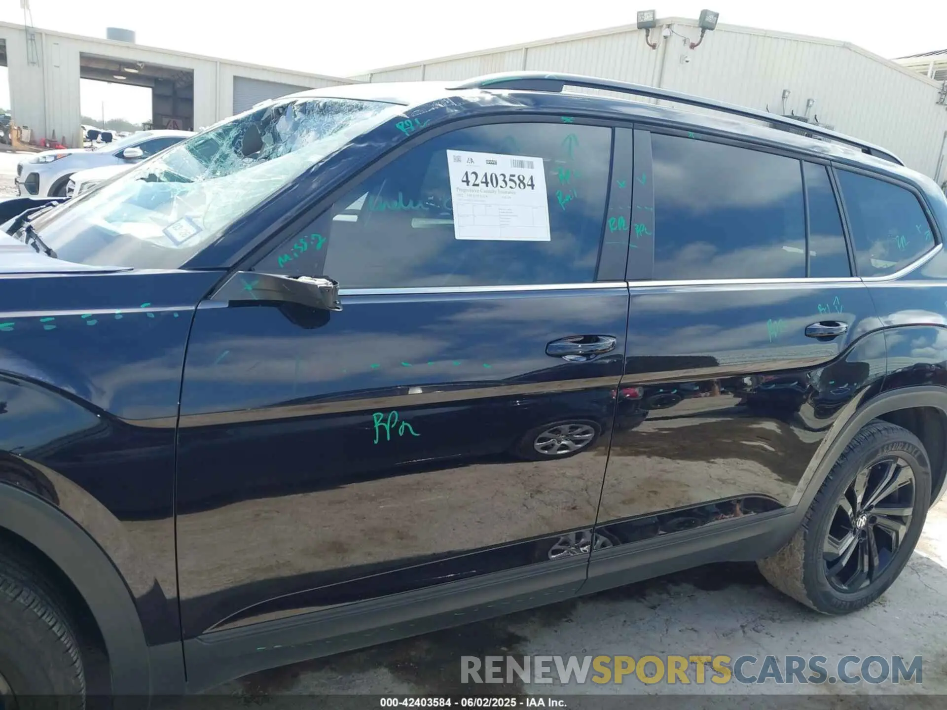 14 Photograph of a damaged car 1V2WR2CA0NC528514 VOLKSWAGEN ATLAS 2022