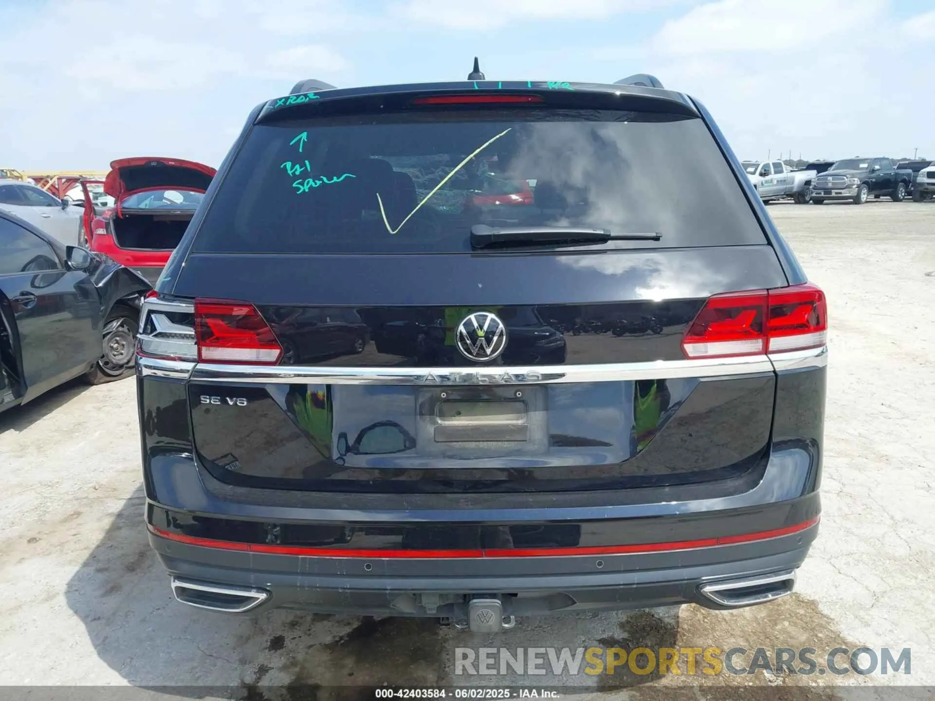 16 Photograph of a damaged car 1V2WR2CA0NC528514 VOLKSWAGEN ATLAS 2022