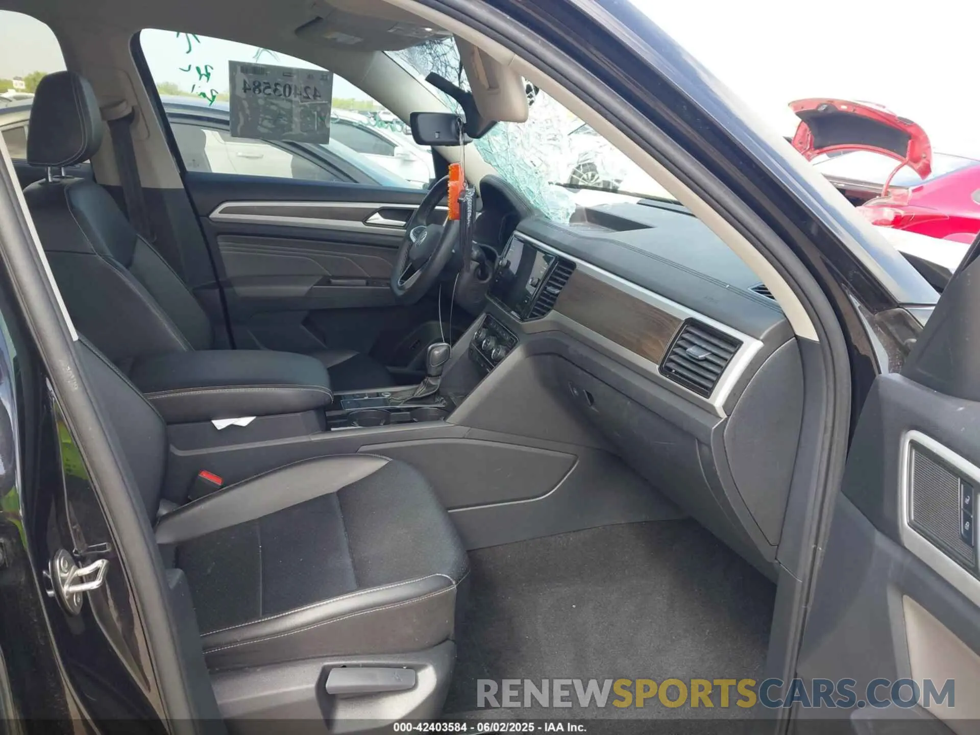 5 Photograph of a damaged car 1V2WR2CA0NC528514 VOLKSWAGEN ATLAS 2022