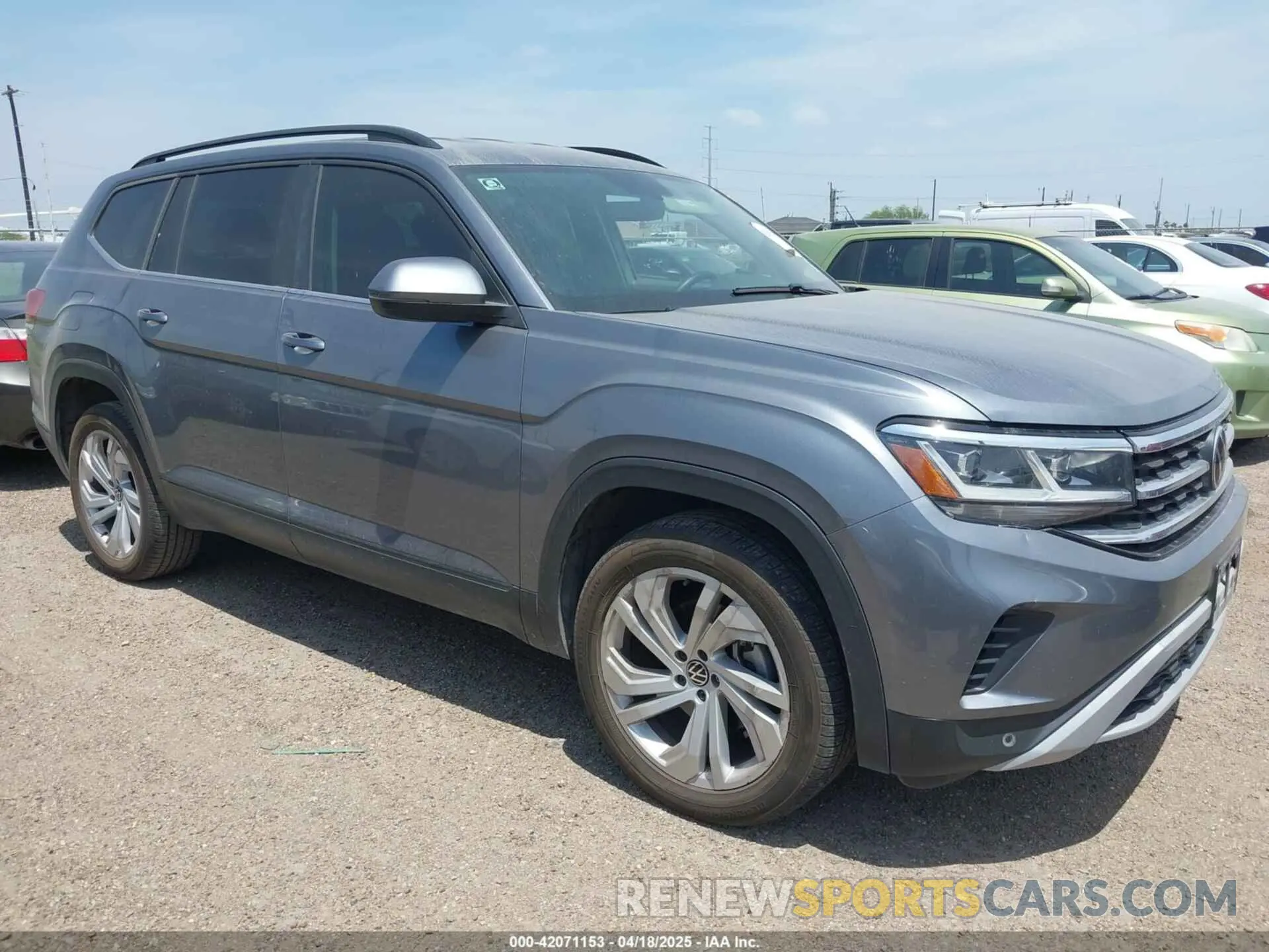 1 Photograph of a damaged car 1V2WR2CA1NC514072 VOLKSWAGEN ATLAS 2022