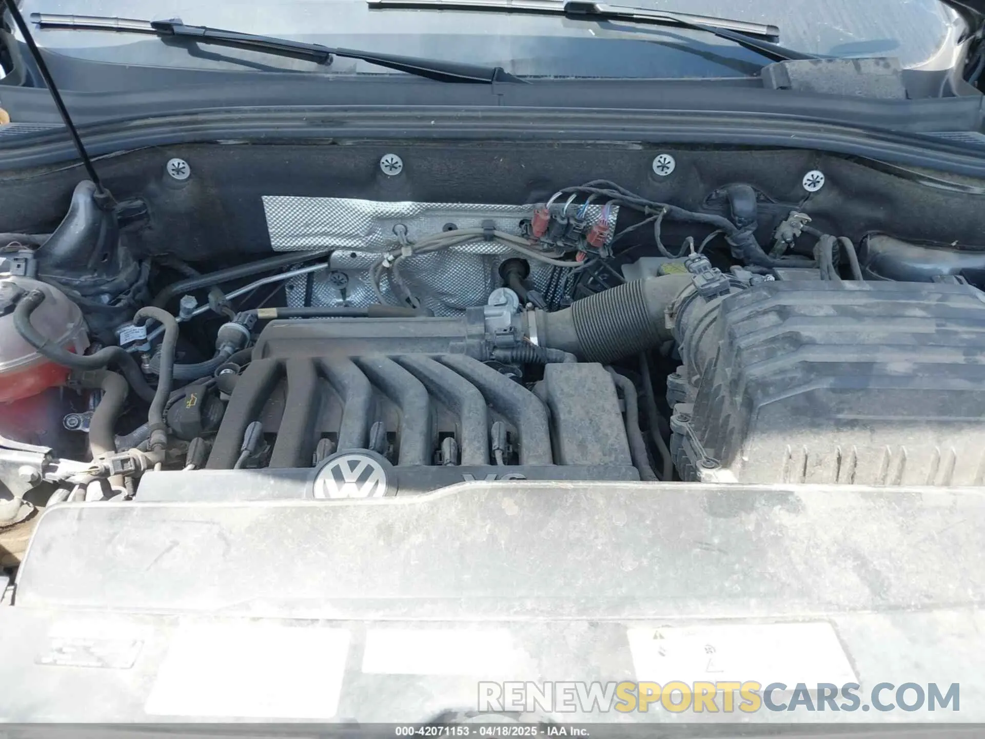 10 Photograph of a damaged car 1V2WR2CA1NC514072 VOLKSWAGEN ATLAS 2022