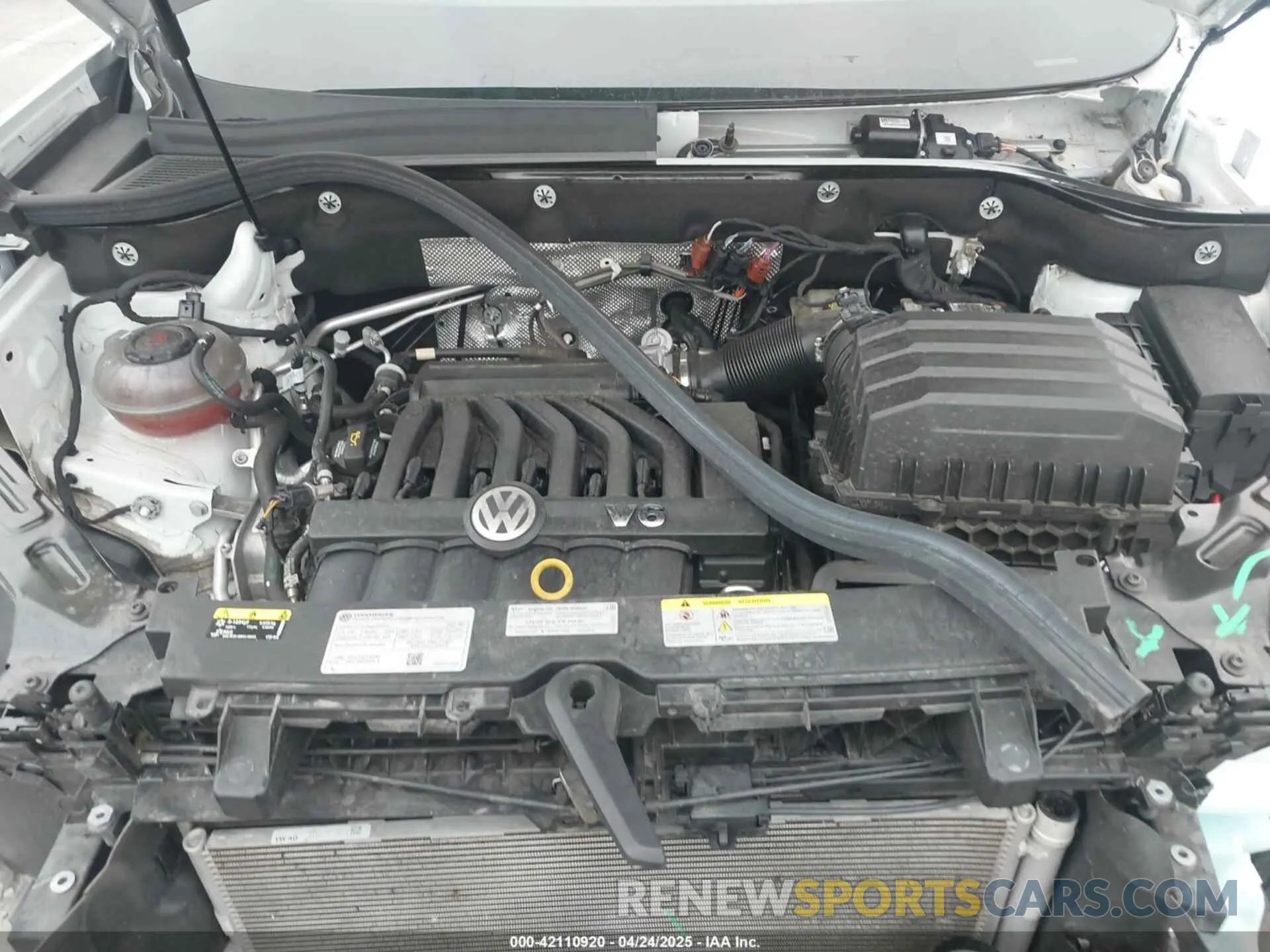10 Photograph of a damaged car 1V2WR2CA2NC517904 VOLKSWAGEN ATLAS 2022