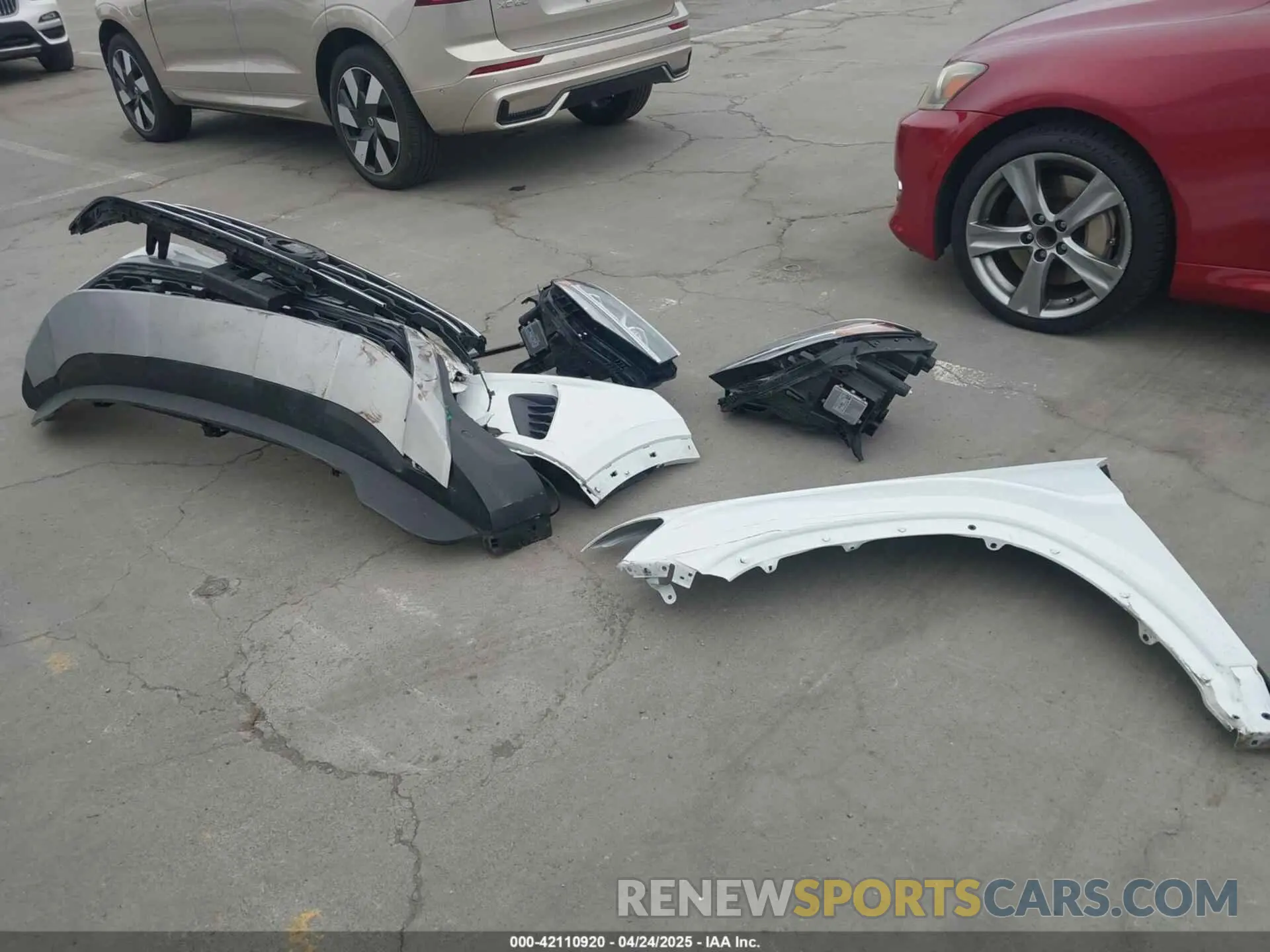 12 Photograph of a damaged car 1V2WR2CA2NC517904 VOLKSWAGEN ATLAS 2022
