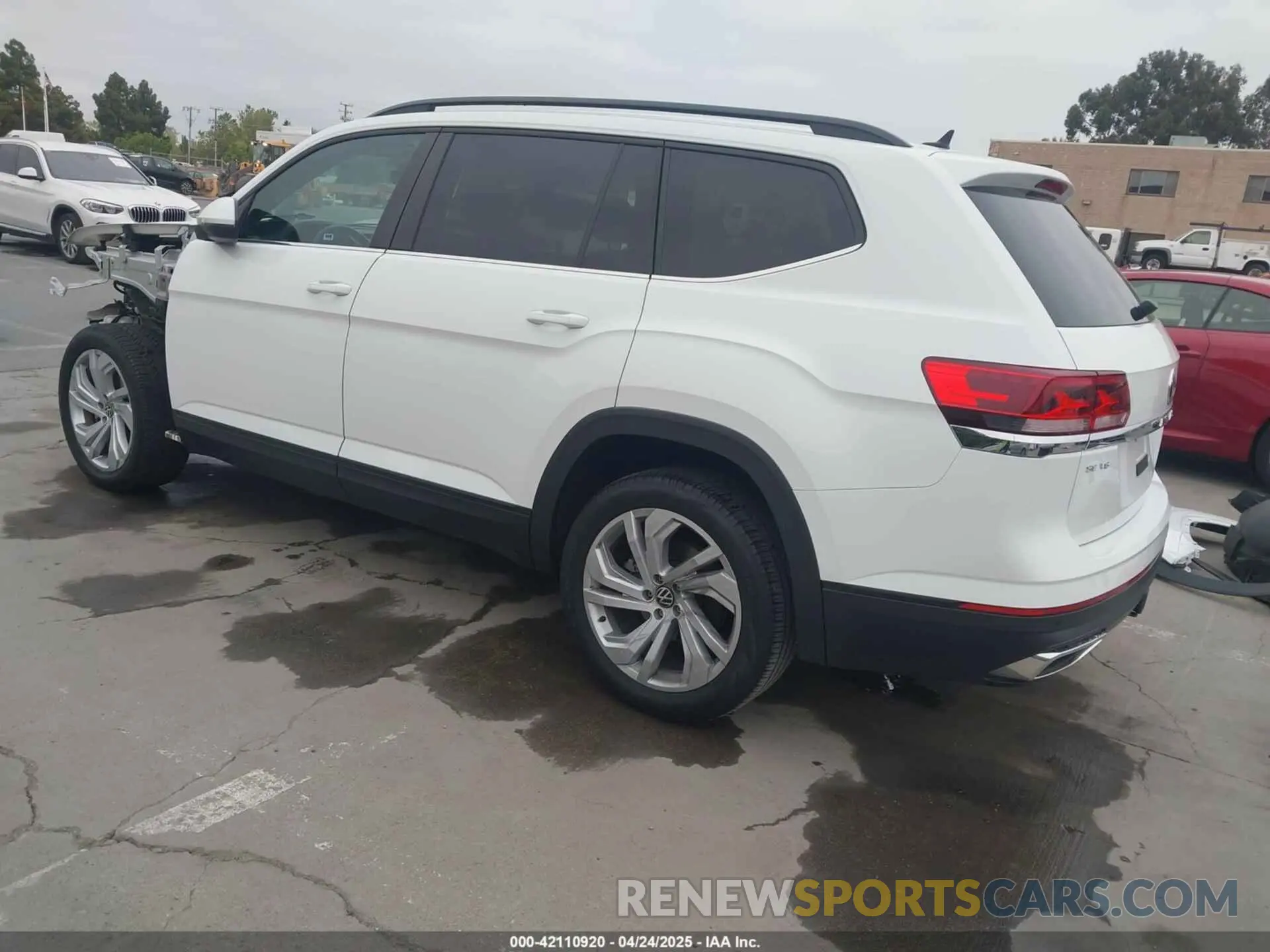 3 Photograph of a damaged car 1V2WR2CA2NC517904 VOLKSWAGEN ATLAS 2022