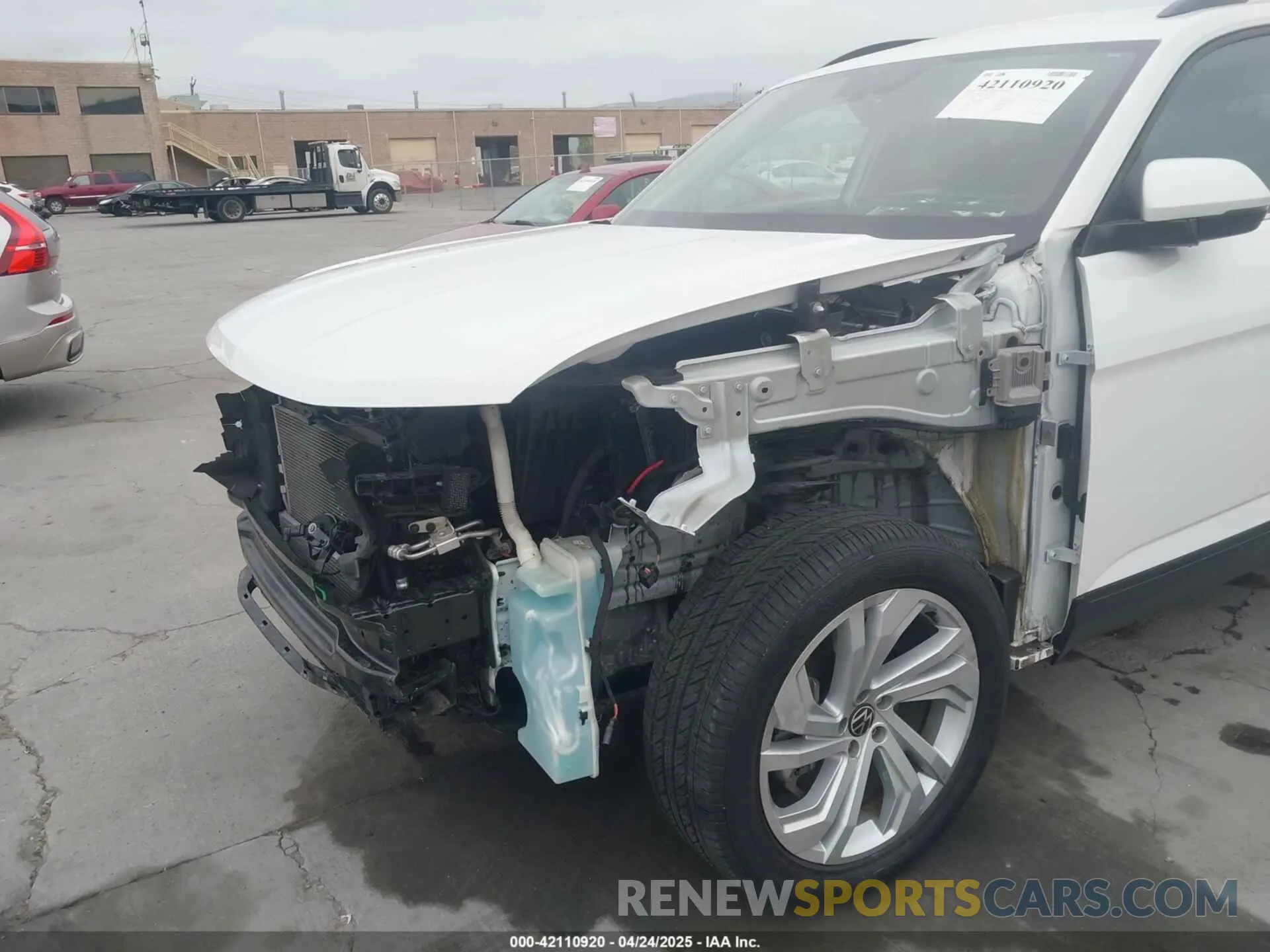 6 Photograph of a damaged car 1V2WR2CA2NC517904 VOLKSWAGEN ATLAS 2022