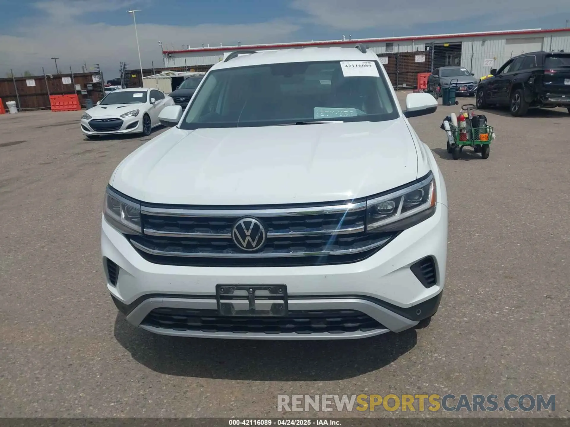 12 Photograph of a damaged car 1V2WR2CA2NC524674 VOLKSWAGEN ATLAS 2022