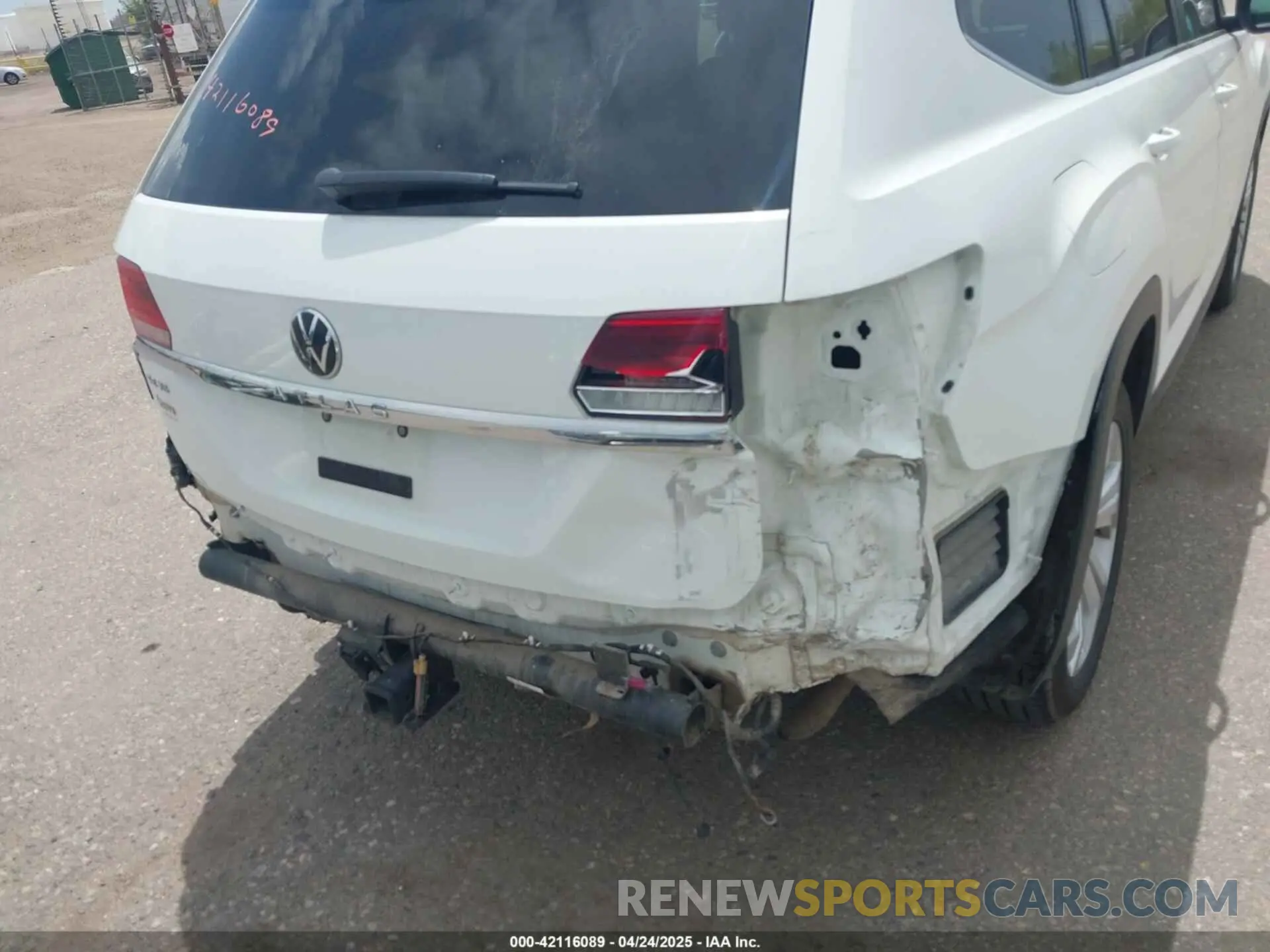 6 Photograph of a damaged car 1V2WR2CA2NC524674 VOLKSWAGEN ATLAS 2022