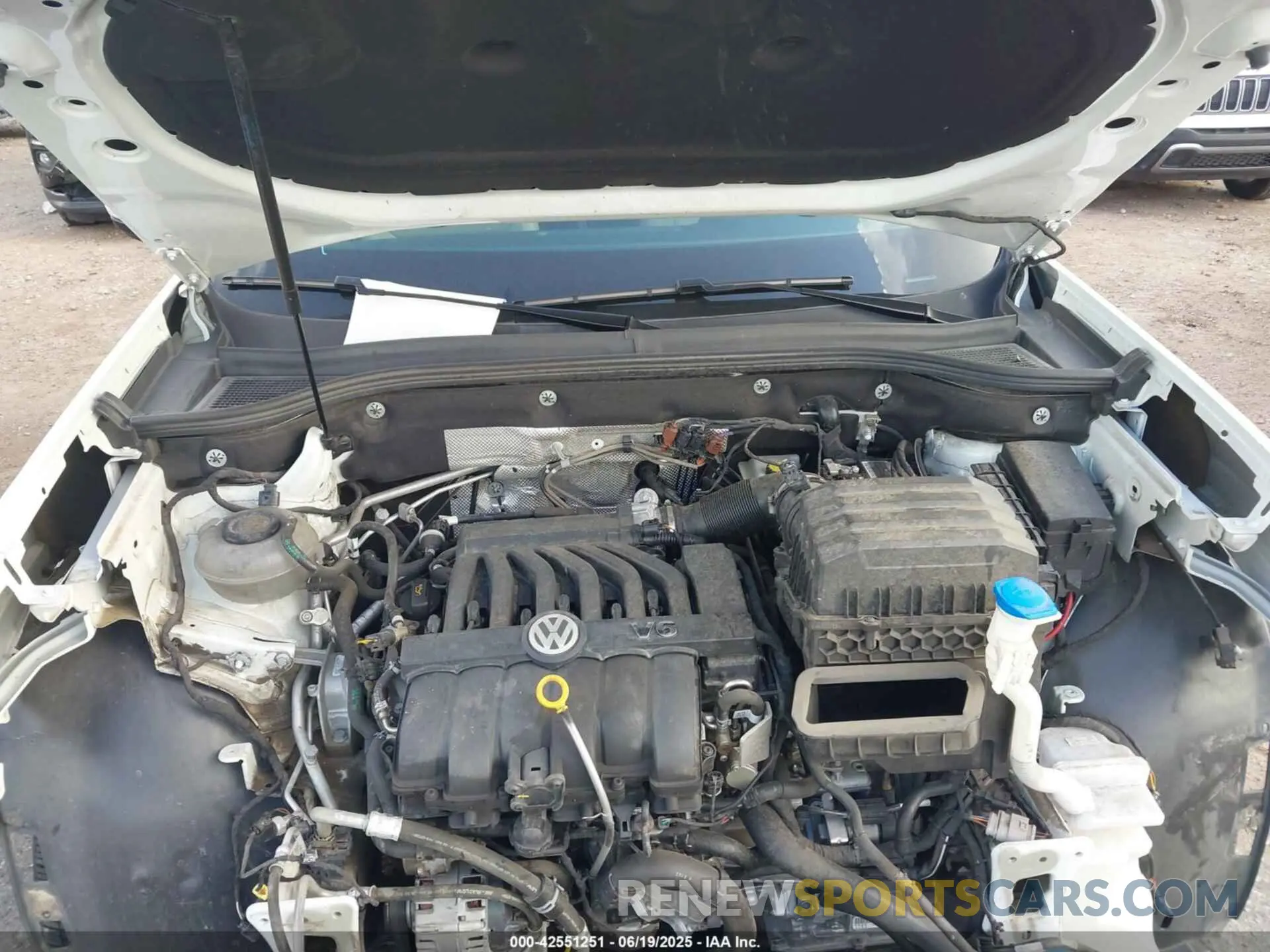 10 Photograph of a damaged car 1V2WR2CA8NC562216 VOLKSWAGEN ATLAS 2022
