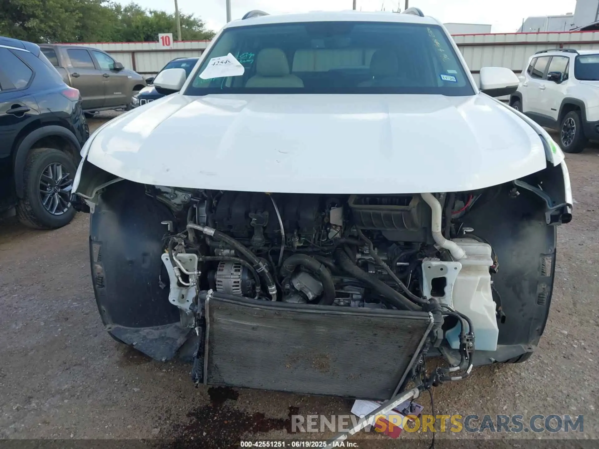 13 Photograph of a damaged car 1V2WR2CA8NC562216 VOLKSWAGEN ATLAS 2022